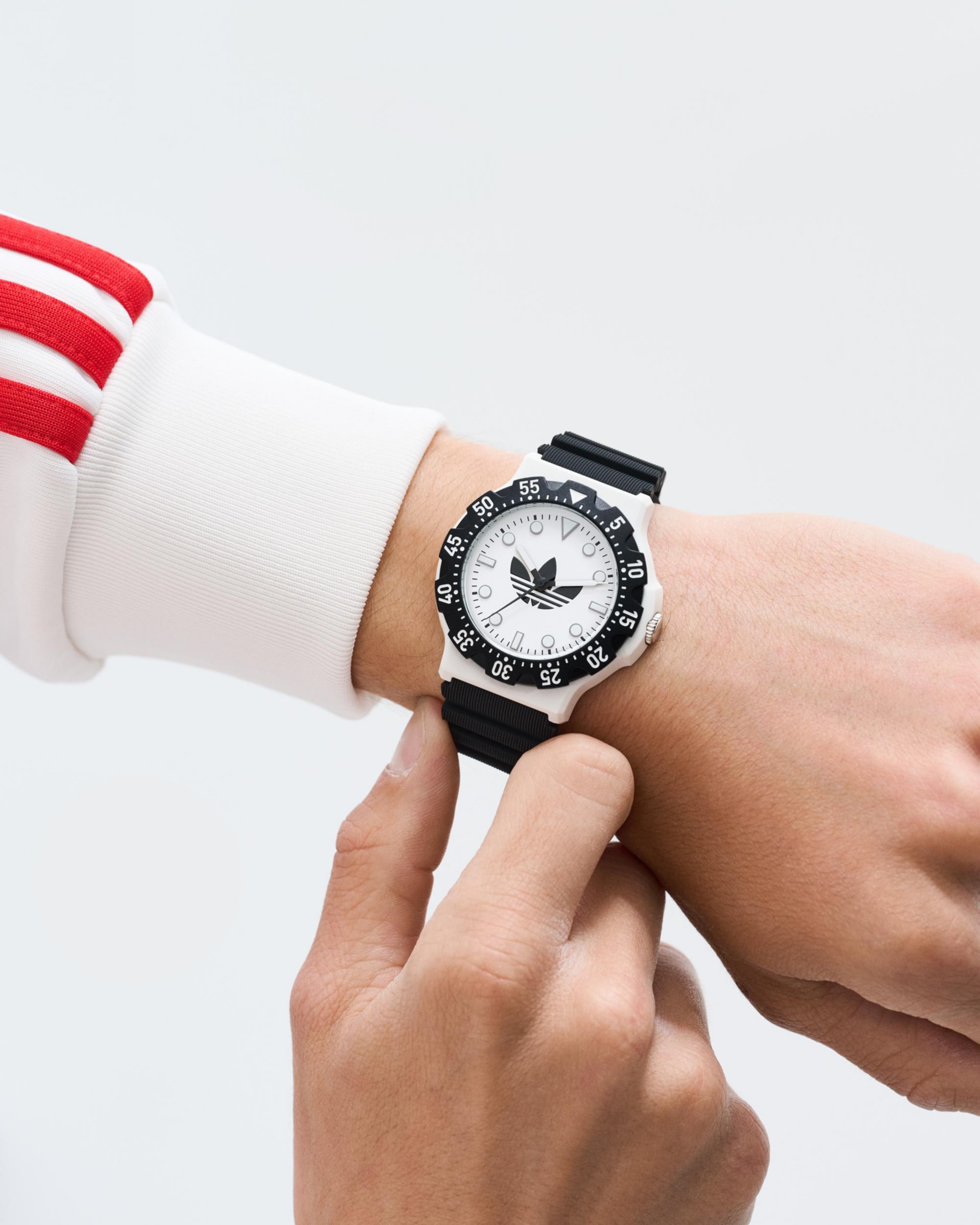 adidas Originals Quarzuhr »DISCOVERER TWO«, Armbanduhr, Herrenuhr, Damenuhr, Silikonarmband, Leuchtzeiger