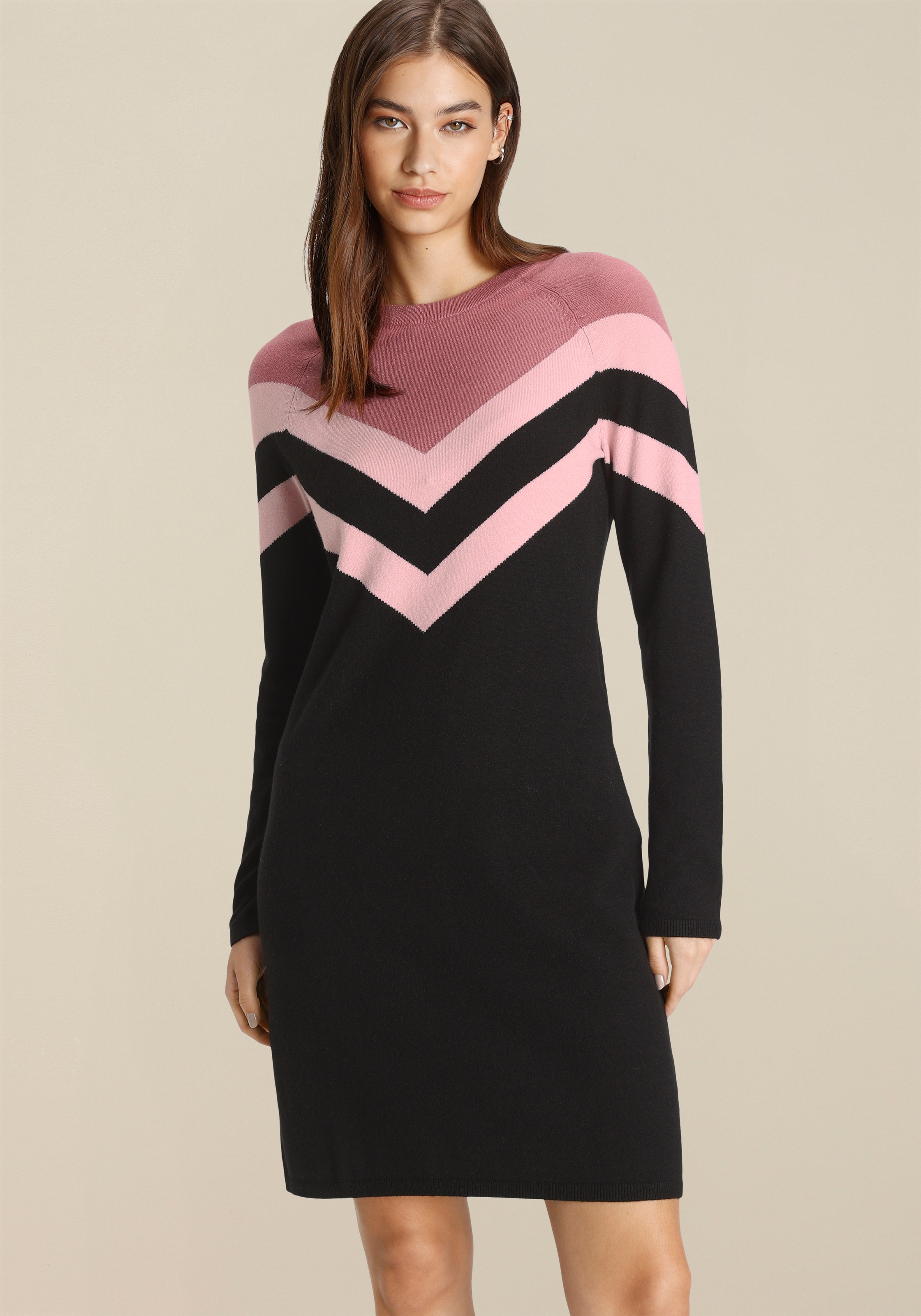 Tamaris Strickkleid lässiger Look mit Rundhalsausschnitt günstig online kaufen