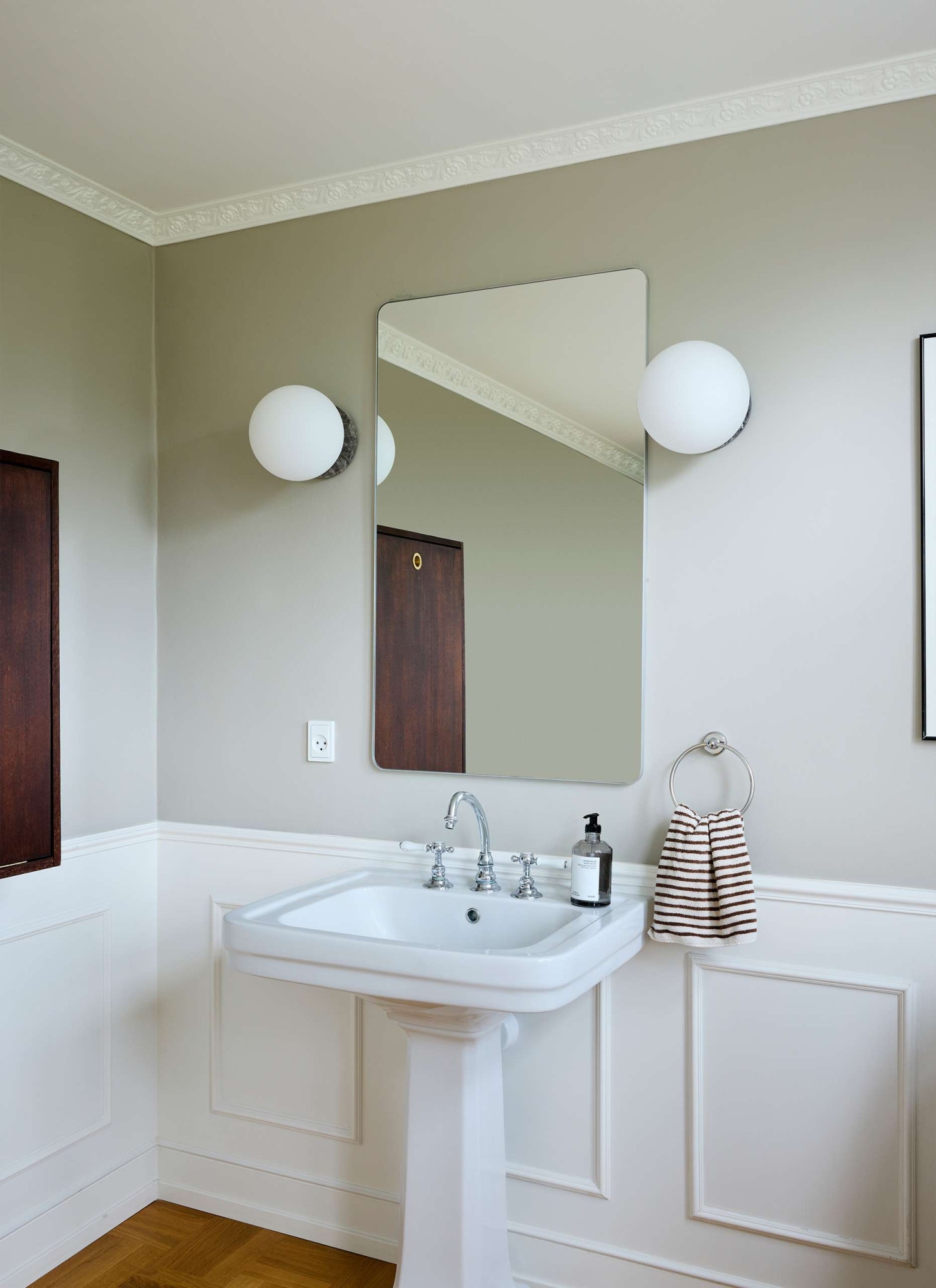 Loevschall Spiegel »Refine, Wandspiegel für alle Raumtypen, Stilvoller Rahmen,«, Spiegel für Schlafzimmer, Wohnzimmer, Garderobe, Flur und Badezimmer