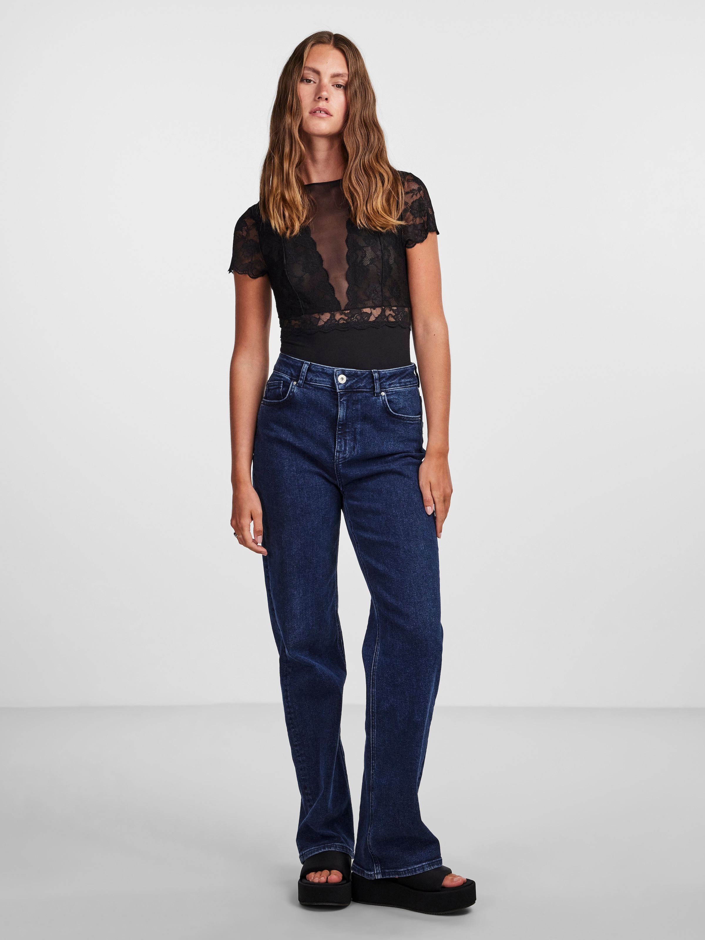 pieces Stringbody »PCSICCA« mit Spitze