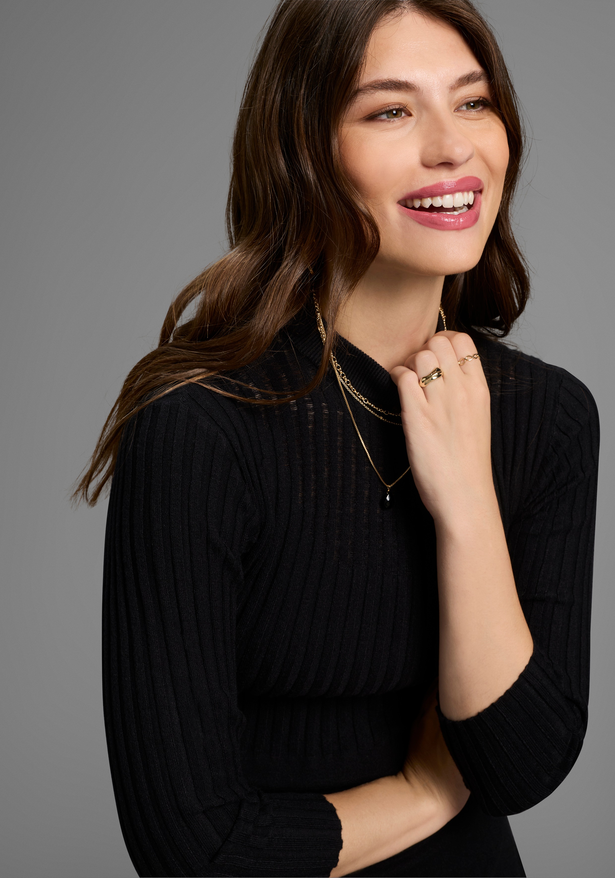 Thumbnail - Bruno Banani Strickkleid Ohne Taschen mit transparentem Ausschnittdetail