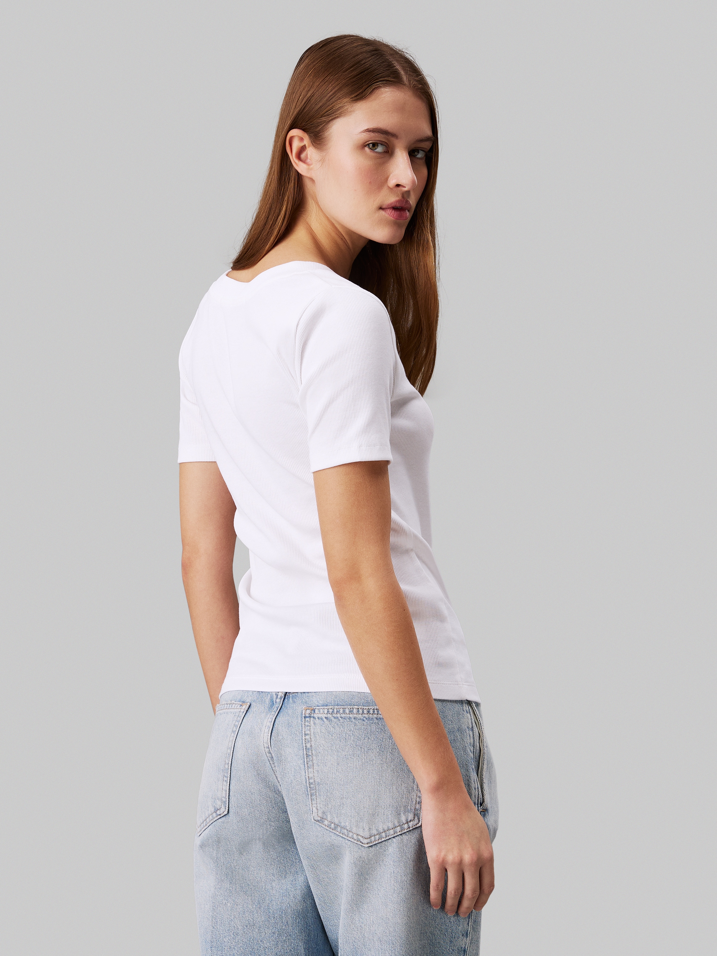 Calvin Klein Jeans T-Shirt »WOVEN LABEL RIB V-NECK TEE«, mit Logomarkenpatch