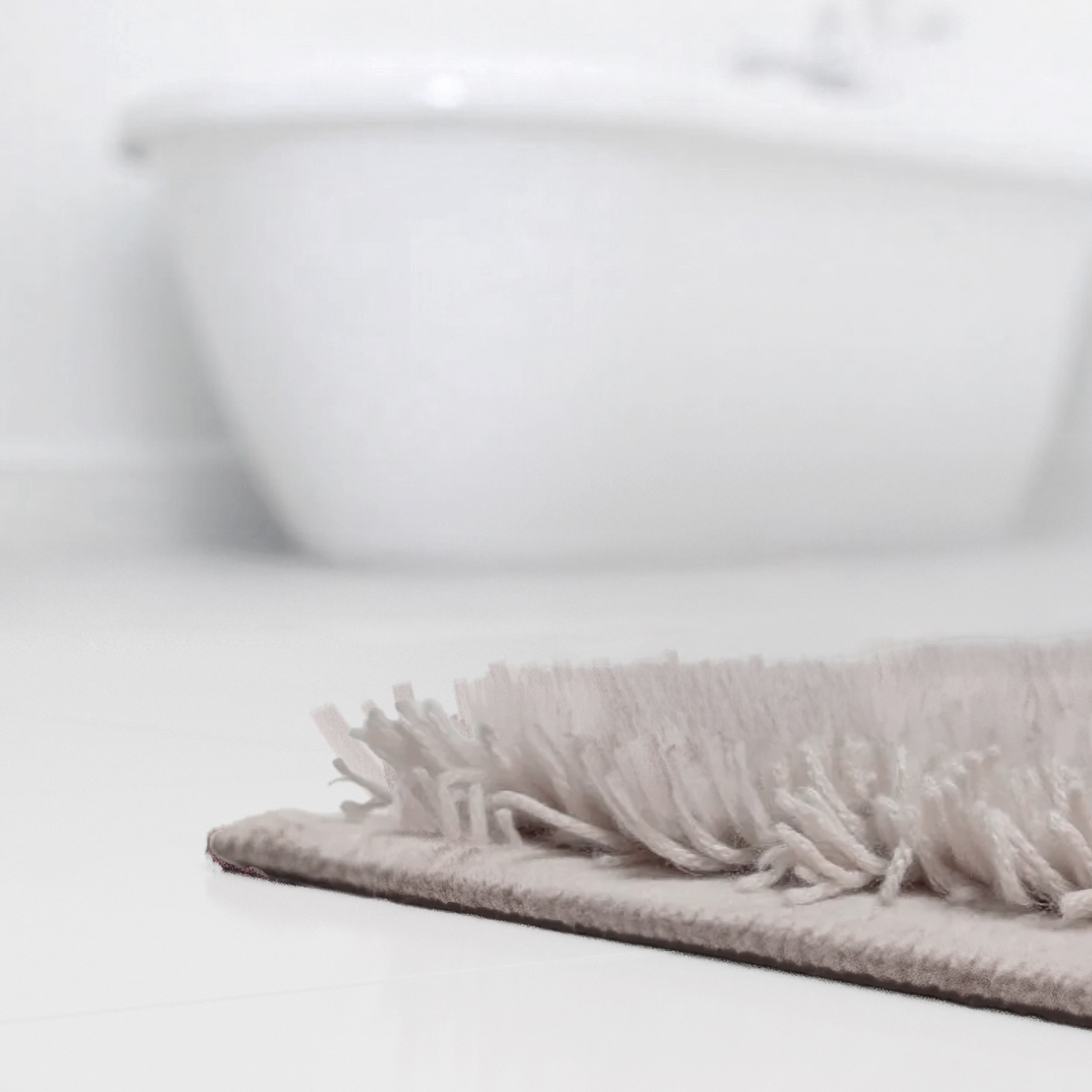 Grund Badematte »Levana«, rutschhemmend beschichtet, fußbodenheizungsgeeignet, Stilvolles Blattmotiv, 5 Jahre Garantie