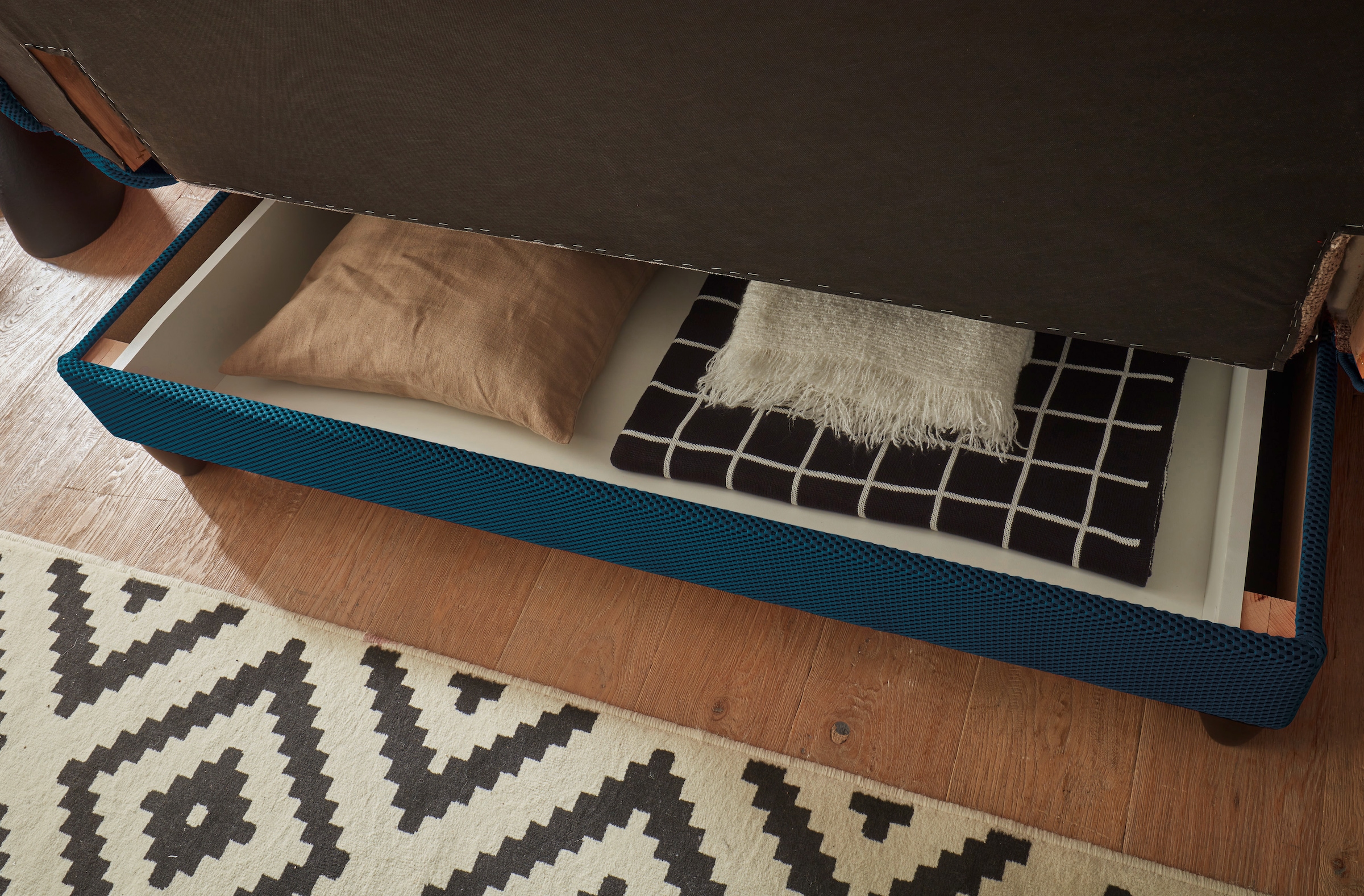 ED EXCITING DESIGN Schlafsofa »Amalia«, mit Bettkasten & 2 Zierkissen