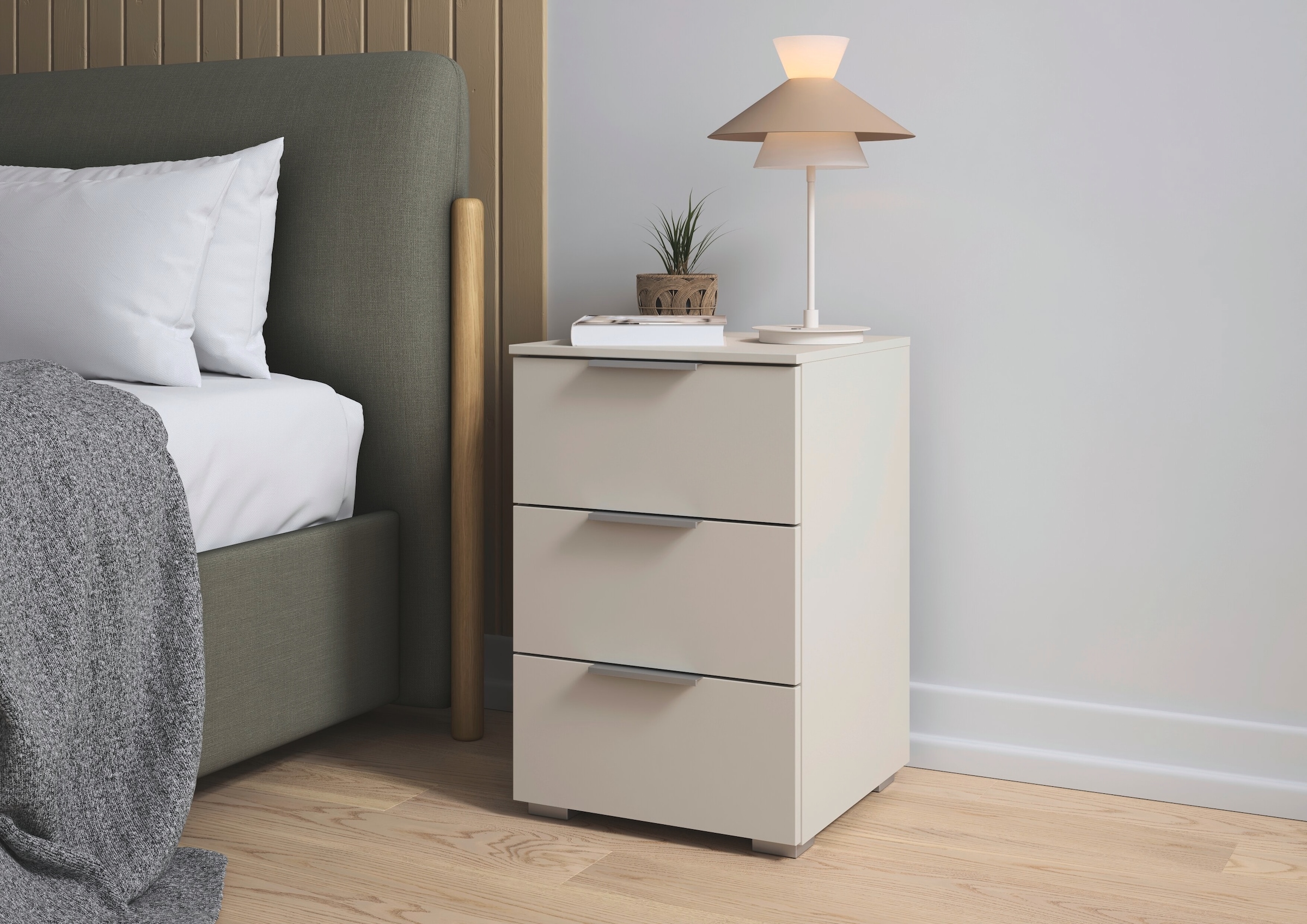 rauch Nachtkommode »Nachttisch Nachtkonsole CORTONA mit Dekor-Front« Breite 40 cm inkl. Soft-Close-Funktion,  mit 3 geräumigen Schubladen, Kantengriff aus Metall MADE IN GERMANY