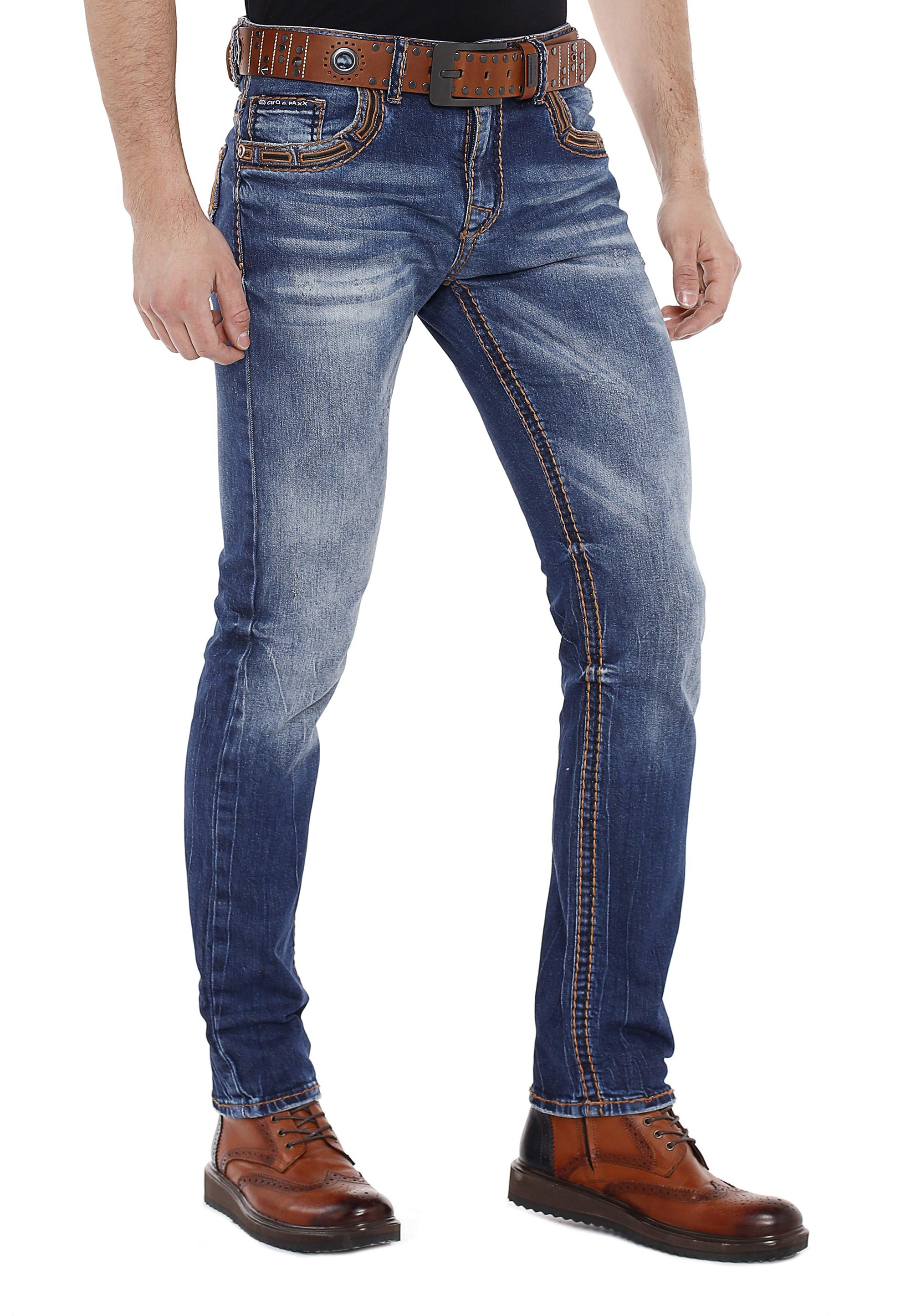 Cipo & Baxx Slim-fit-Jeans, mit bestickten Rückentaschen in Straight Fit