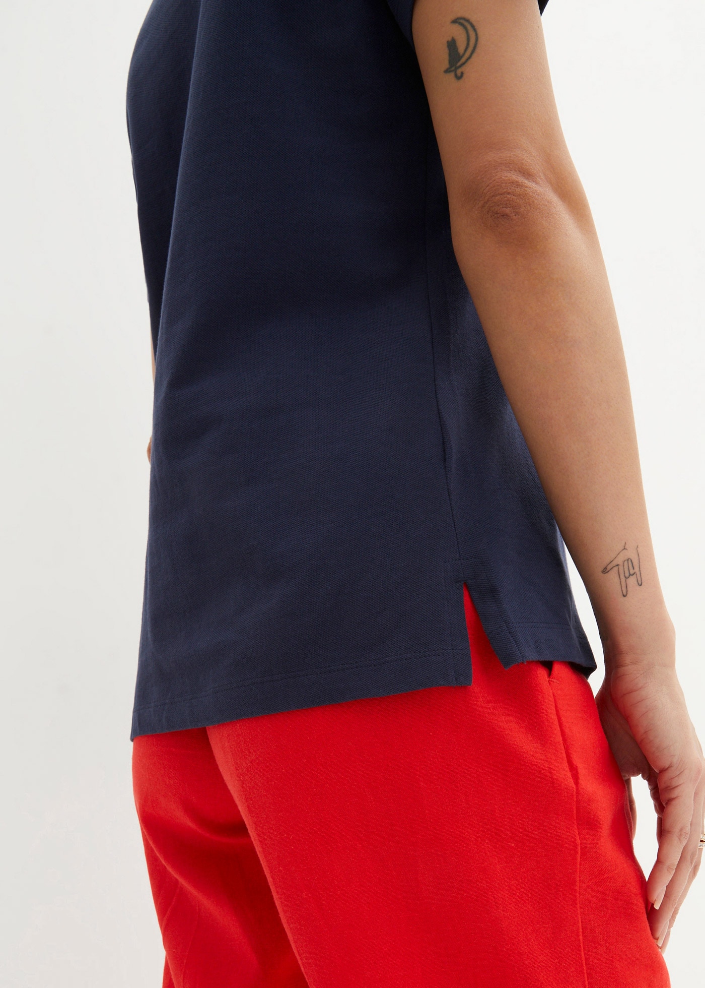 bonprix Poloshirt figurumspielende Passform, Kurzarm-Design, Polokragen