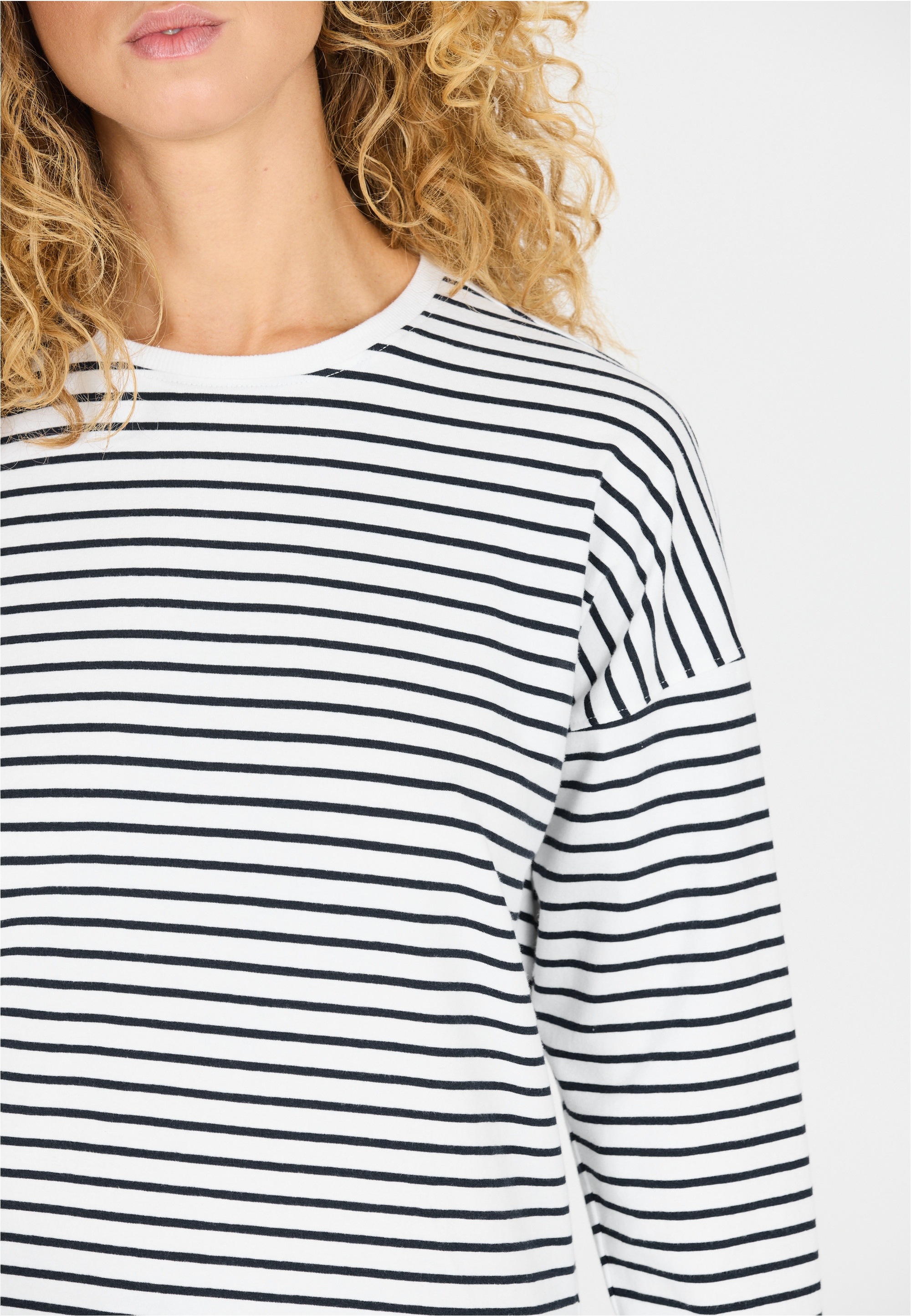 CRUZ Outdoorbluse »Bellbird«, im stilvollen Drop-Shoulder-Look