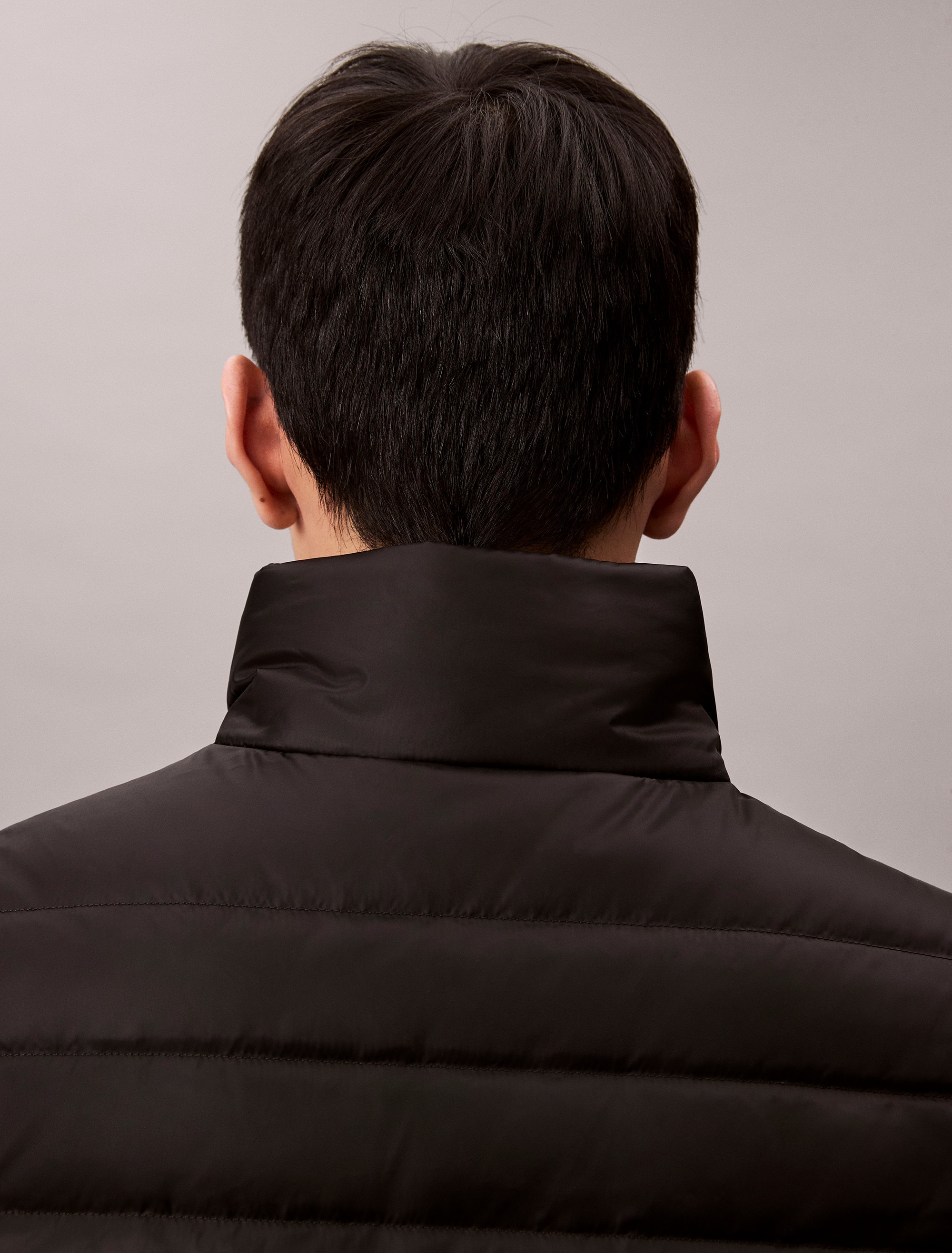 Calvin Klein Steppweste »SLVLSS LT WT NYLON PUFFER VEST«, Mit Rundhalsausschnitt