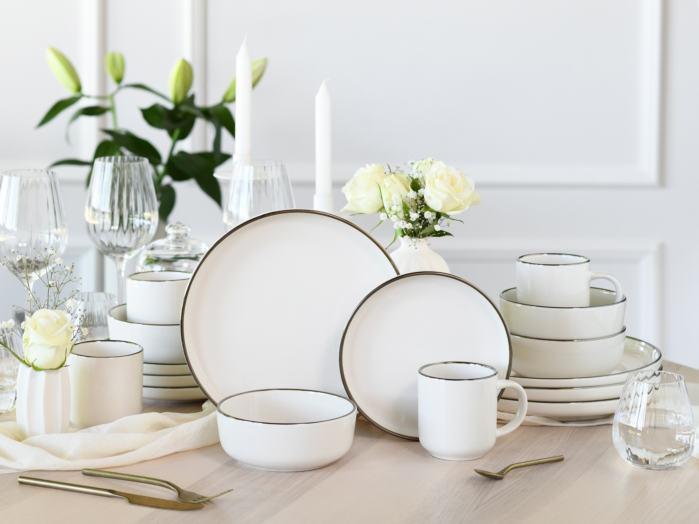 CreaTable Kombiservice »Nordic Festive, Service 16-tlg.« Minimalistisches Design, Dezente goldene Akzente