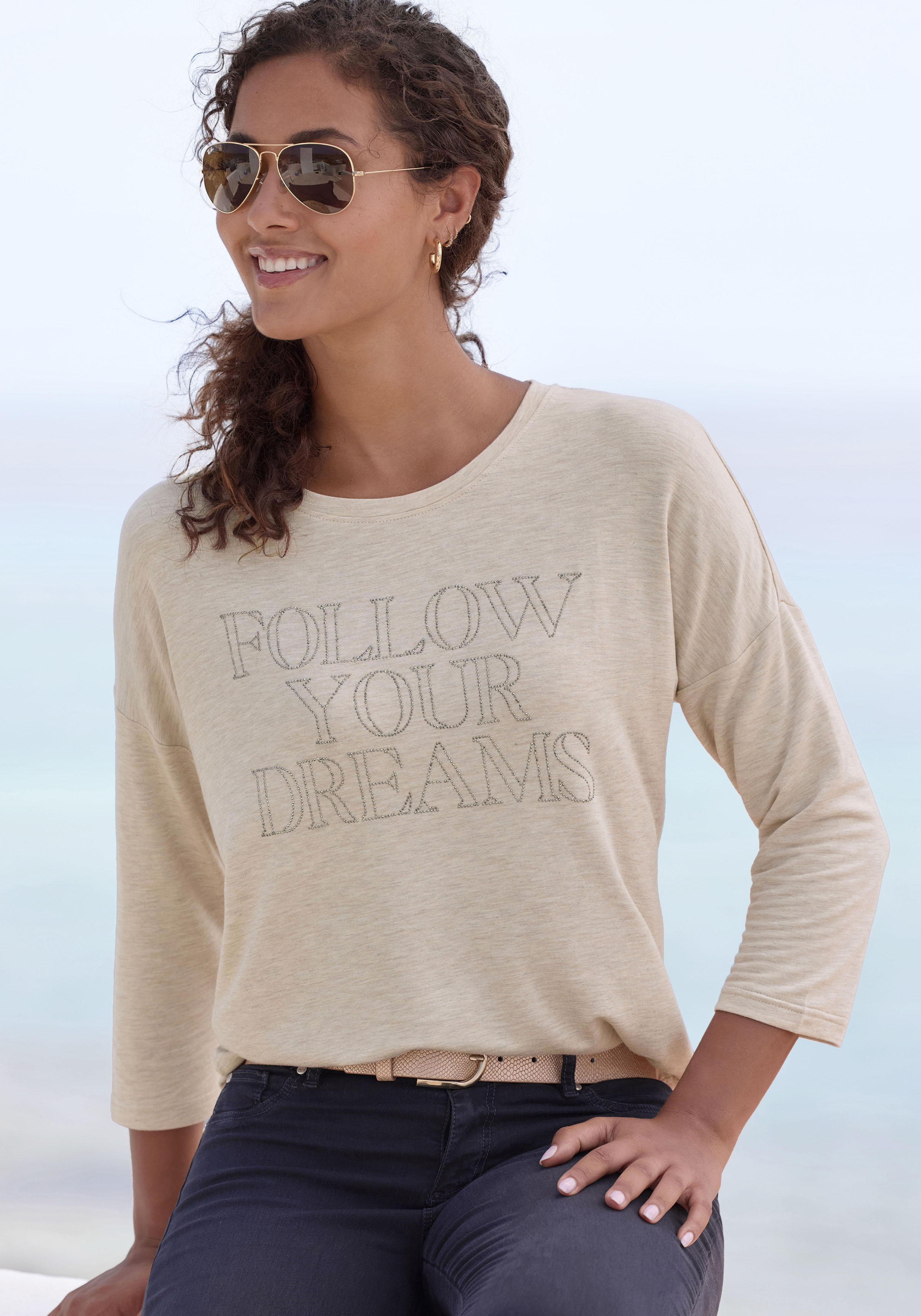LASCANA 3/4-Arm-Shirt "mit Schriftzug aus Strasssteinen" aus sommerlicher French Terry-Qualität aus Viskose
