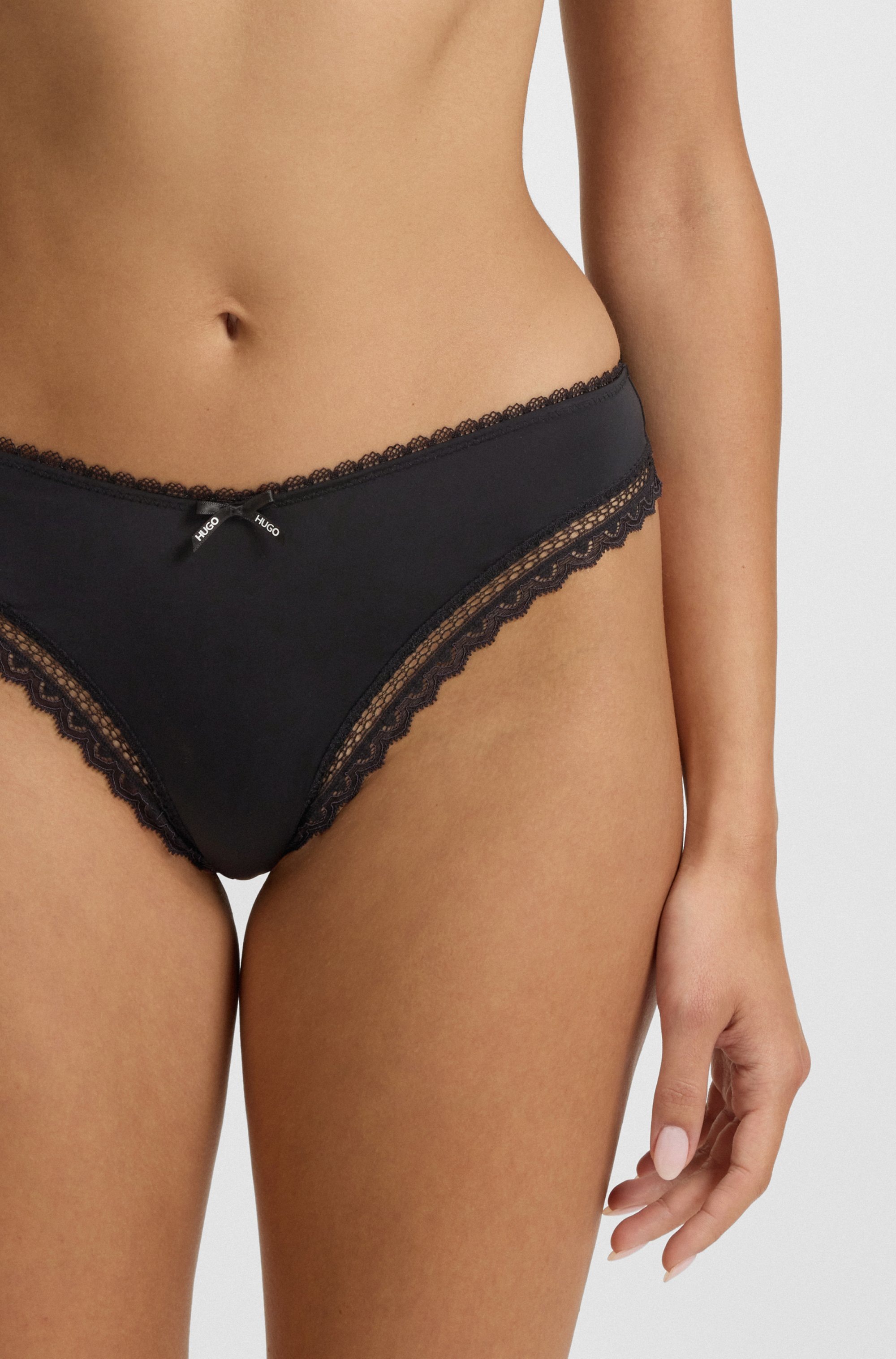 HUGO Underwear String, elegante Spitzenbesätze, Logo-Schleife, mittlere Bundhöhe