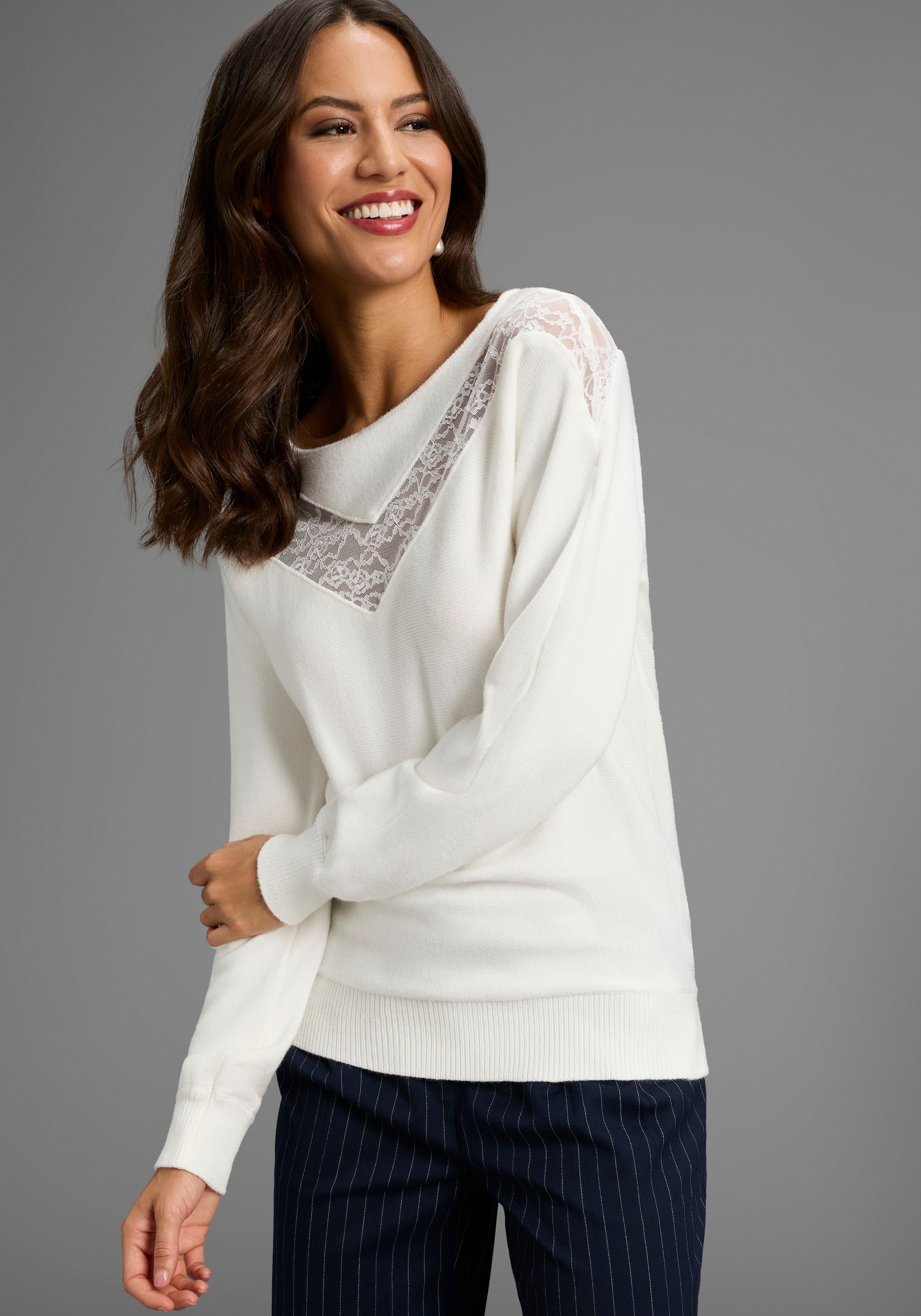 Laura Scott 1100000002199 kuscheliger Winterstrick mit femininem Spitzeneinsatz