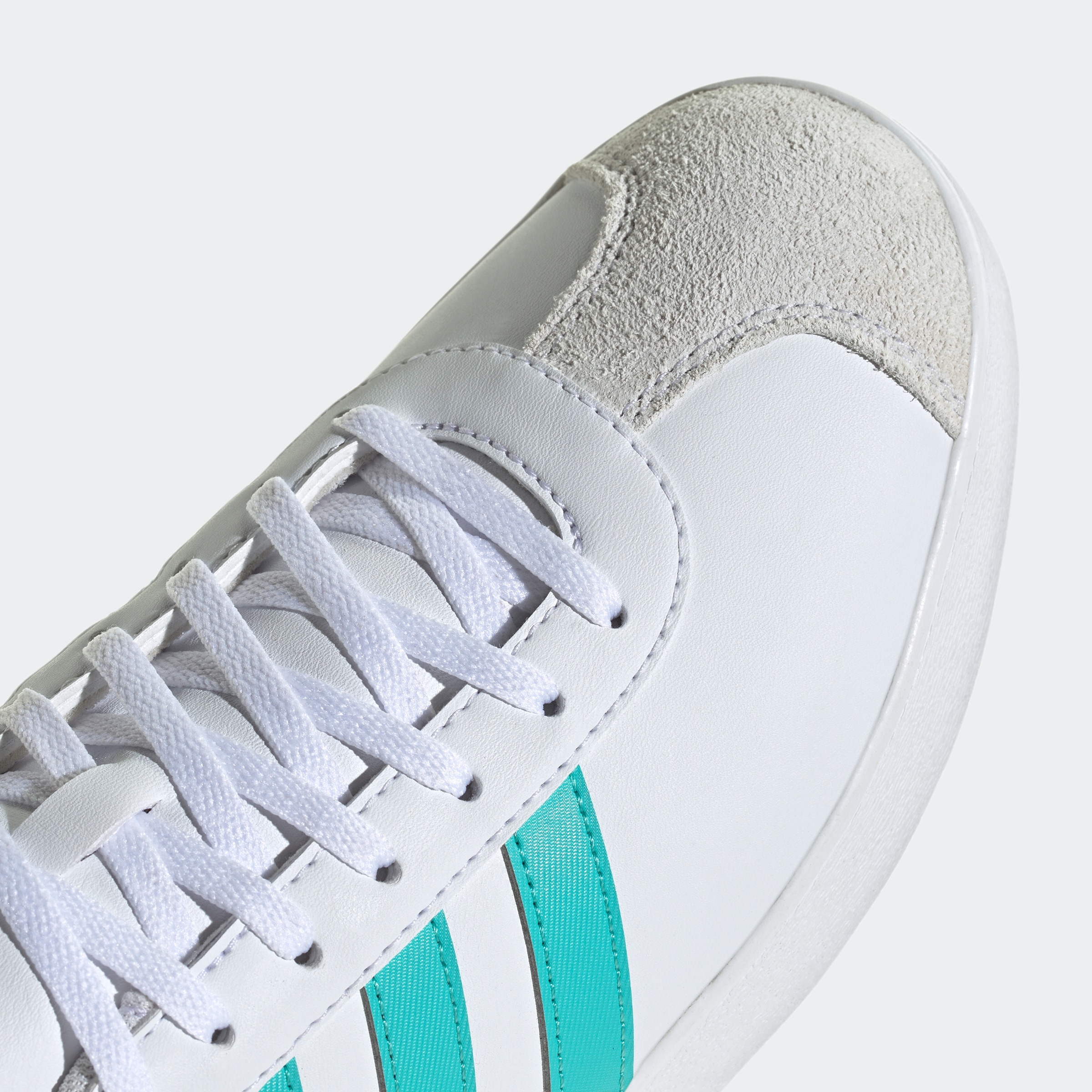 adidas Performance Sneaker »MERCEDES - AMG PETRONAS FORMULA ONE TEAM VL COURT SCHUH«, Mercedes AMG Motorsport