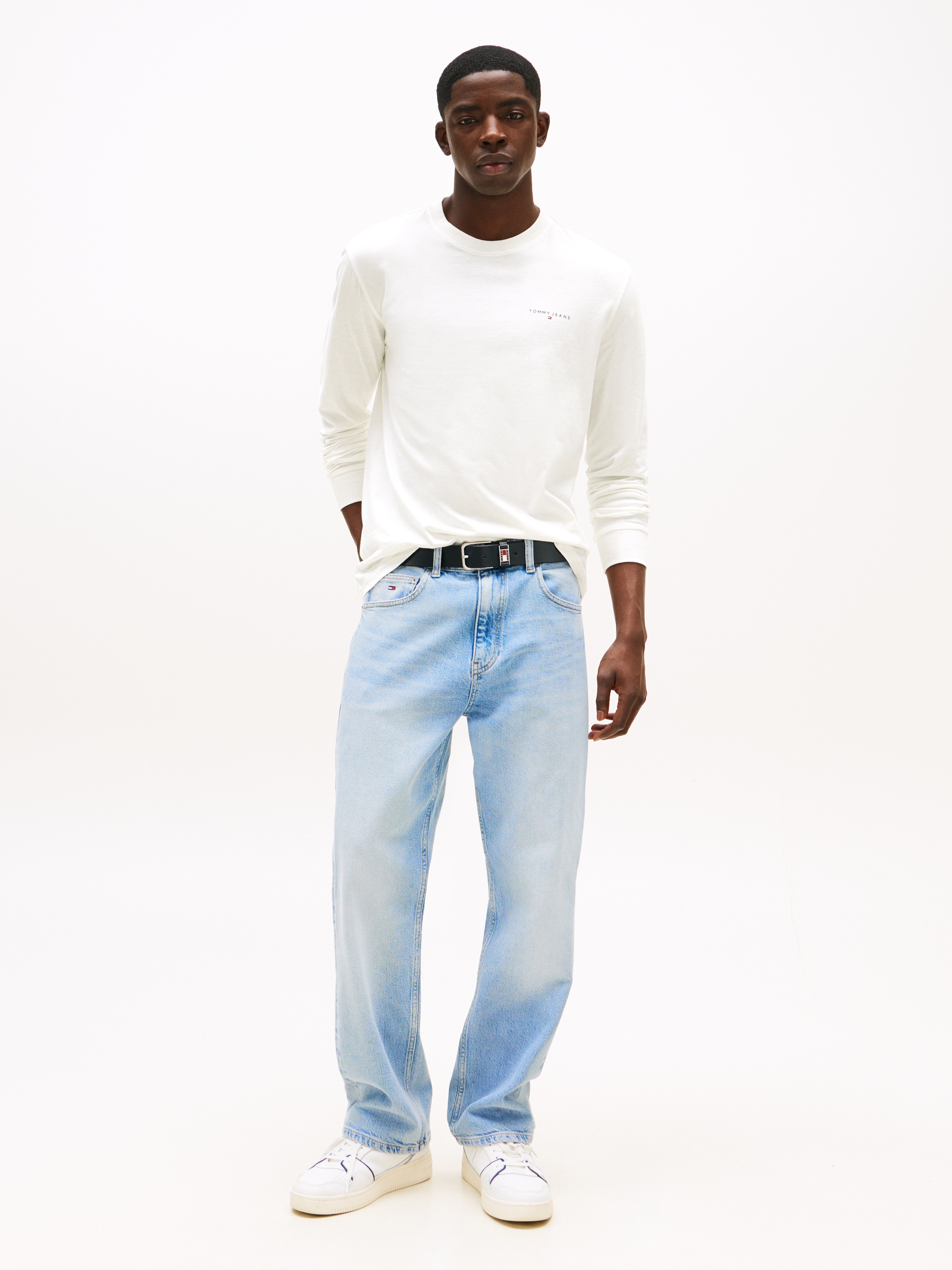 Tommy Jeans Langarmshirt »TJM SLIM CHEST LINEAR LS TEE EXT«, Mit Rundhalsausschnitt