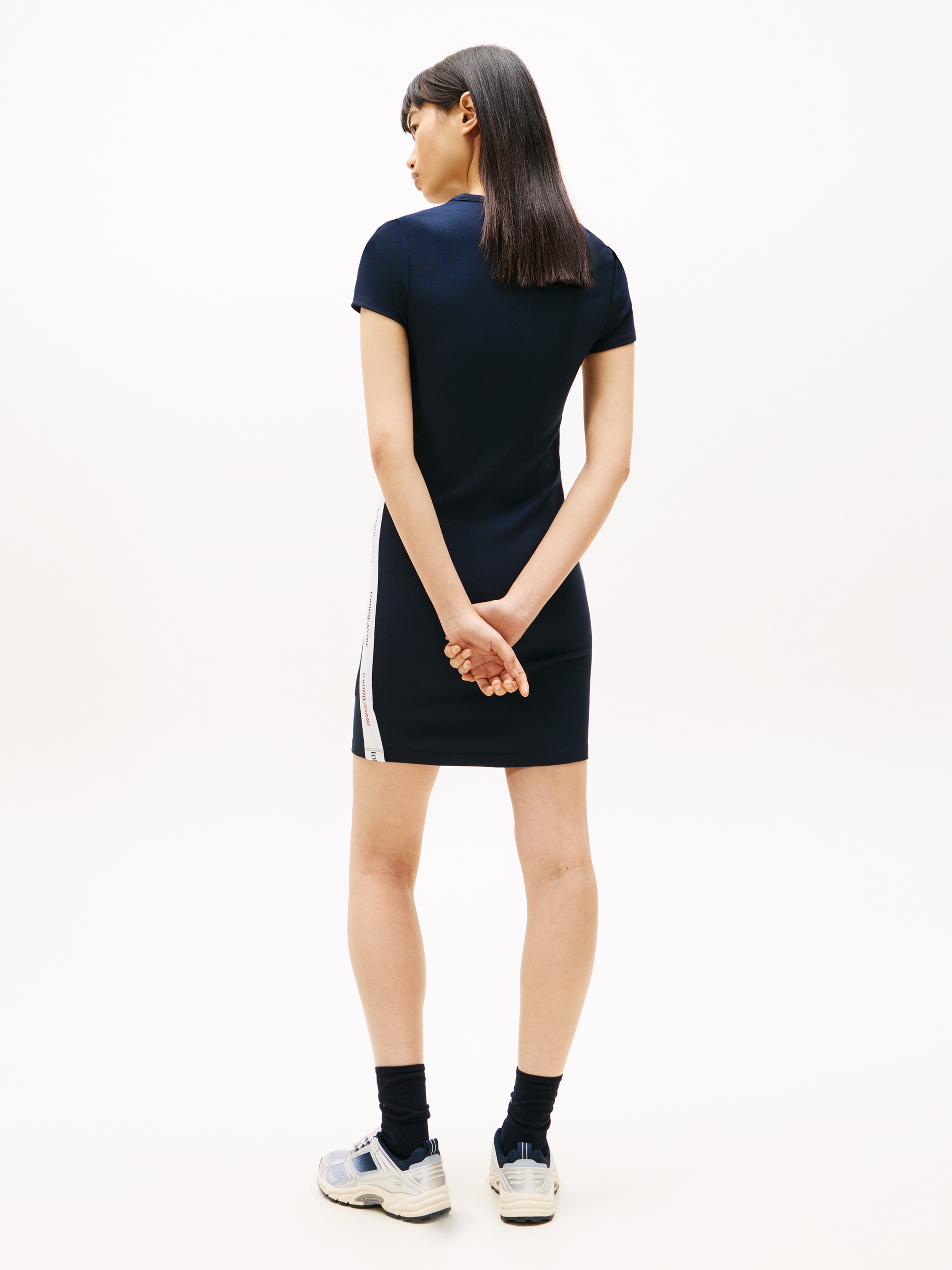 Tommy Jeans Jerseykleid »TJW BODYCON TAPE DRESS« mit seinem klassischen, schlichten Design