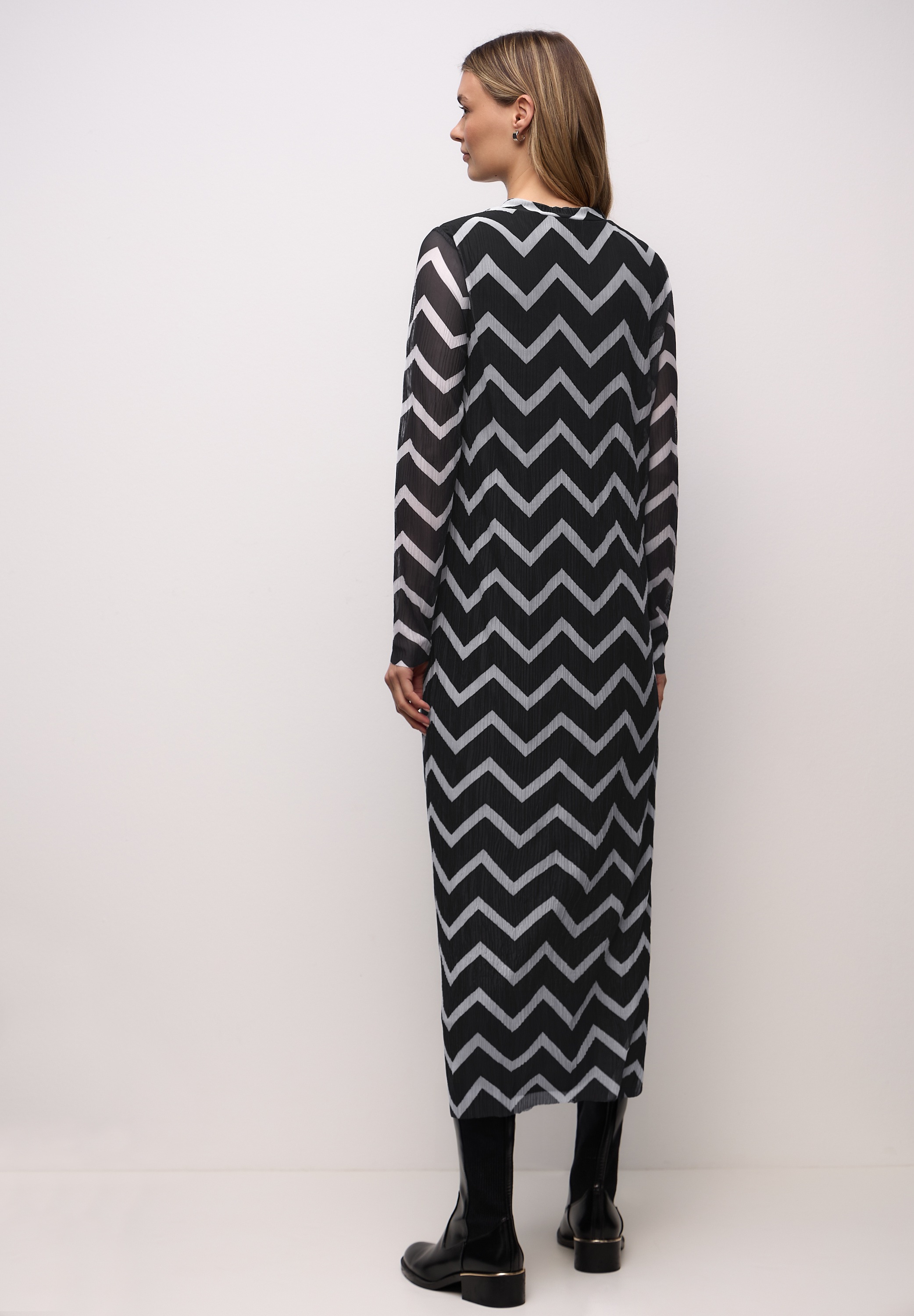 STREET ONE Midikleid Ohne Taschen mit grafischem Muster