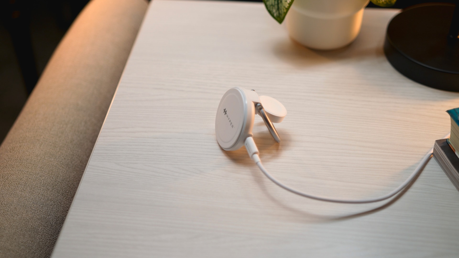 Targus Wireless Charger »Hyperjuice Qi2 2-in-1 Magnetic Charging Stand«