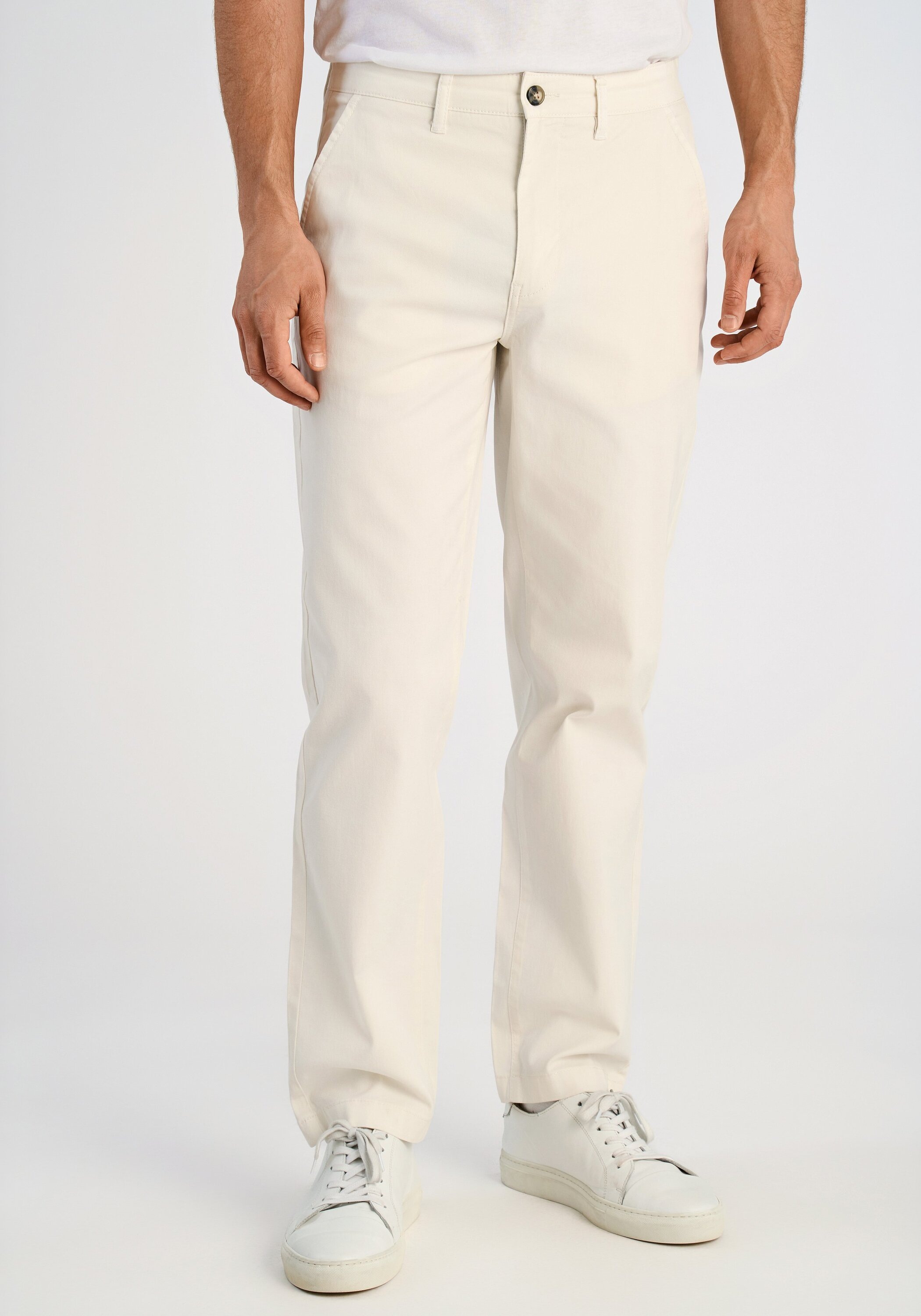 Chinos LINDBERGH "Chino Relaxed Loose Fit", Herren, Gr. 36, Länge 32, cream weiß, Obermaterial: 98% Baumwolle, 2% Elasthan, unifarben, relaxed fit, Hosen