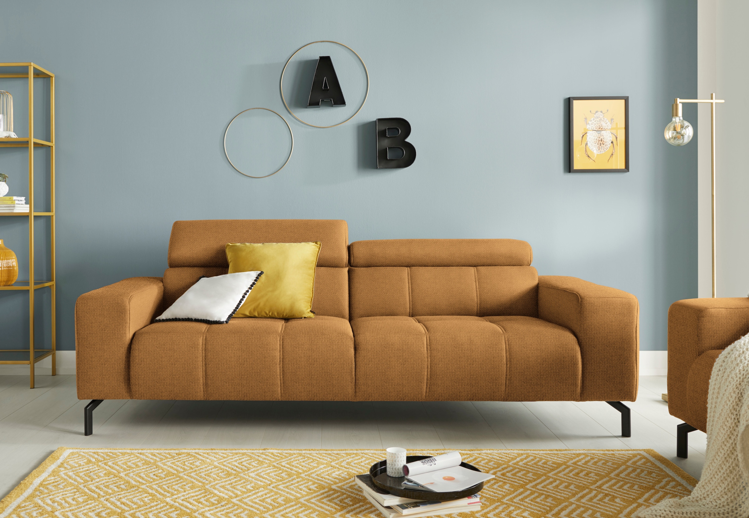 DOMO collection 2,5-Sitzer "Cunelli, moderne Sitznähte als Designelement, fester Sitzkomfort" whlw. verstellbare Kopfteile, passend für gängige Saugroboter