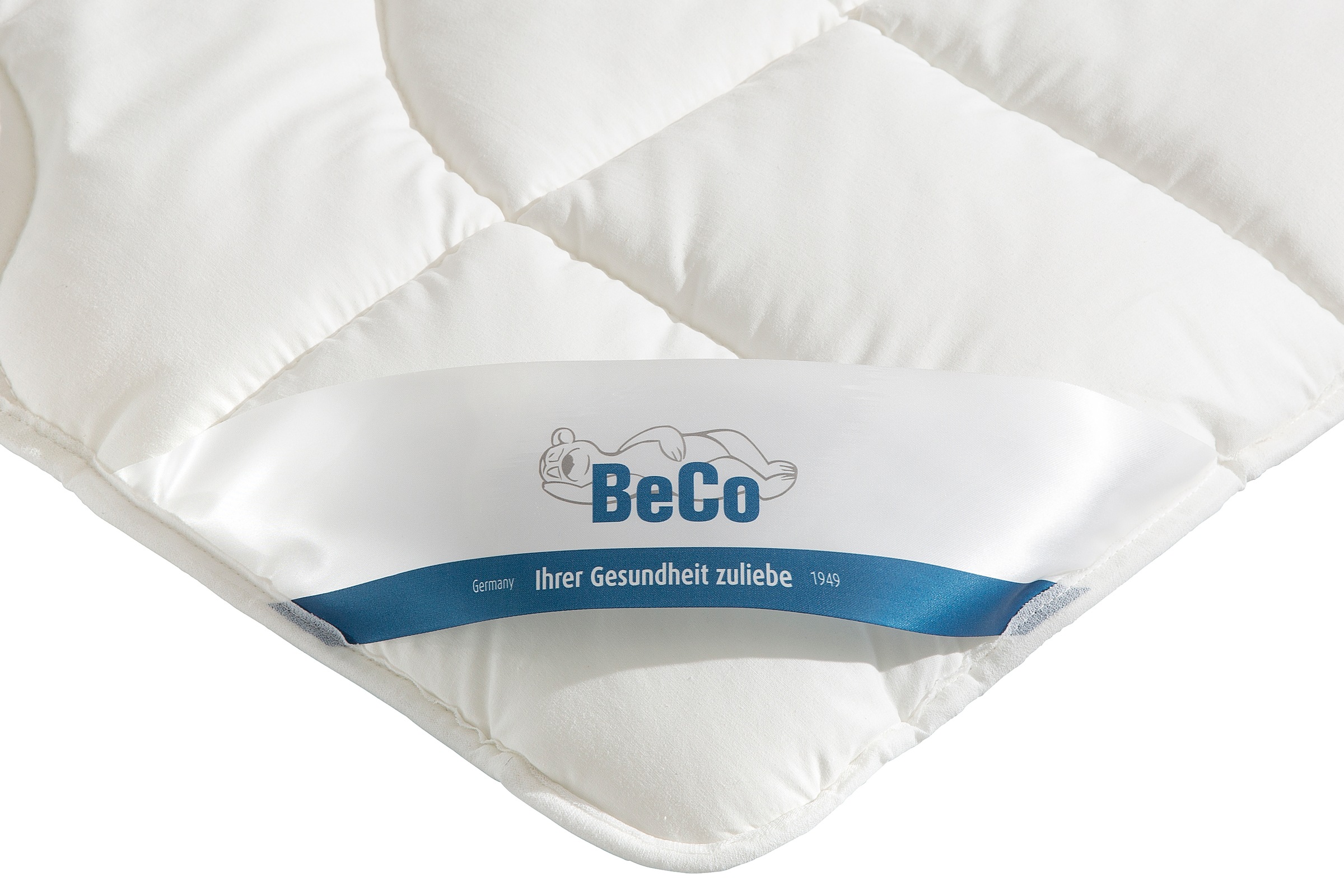 Beco Kunstfaserbettdecke »EcoWell Bettdecke mit "Blauer Engel" zertifiziert.«, warm, Füllung Klima-Hohlfaser, Bezug Bio-Baumwolle oder nachhaltiger Microfaser-Feinbatist uni, samtweich, (1 St.), Bettdecke in 2 Bezugsvarianten und in 4 Wärmeklassen!