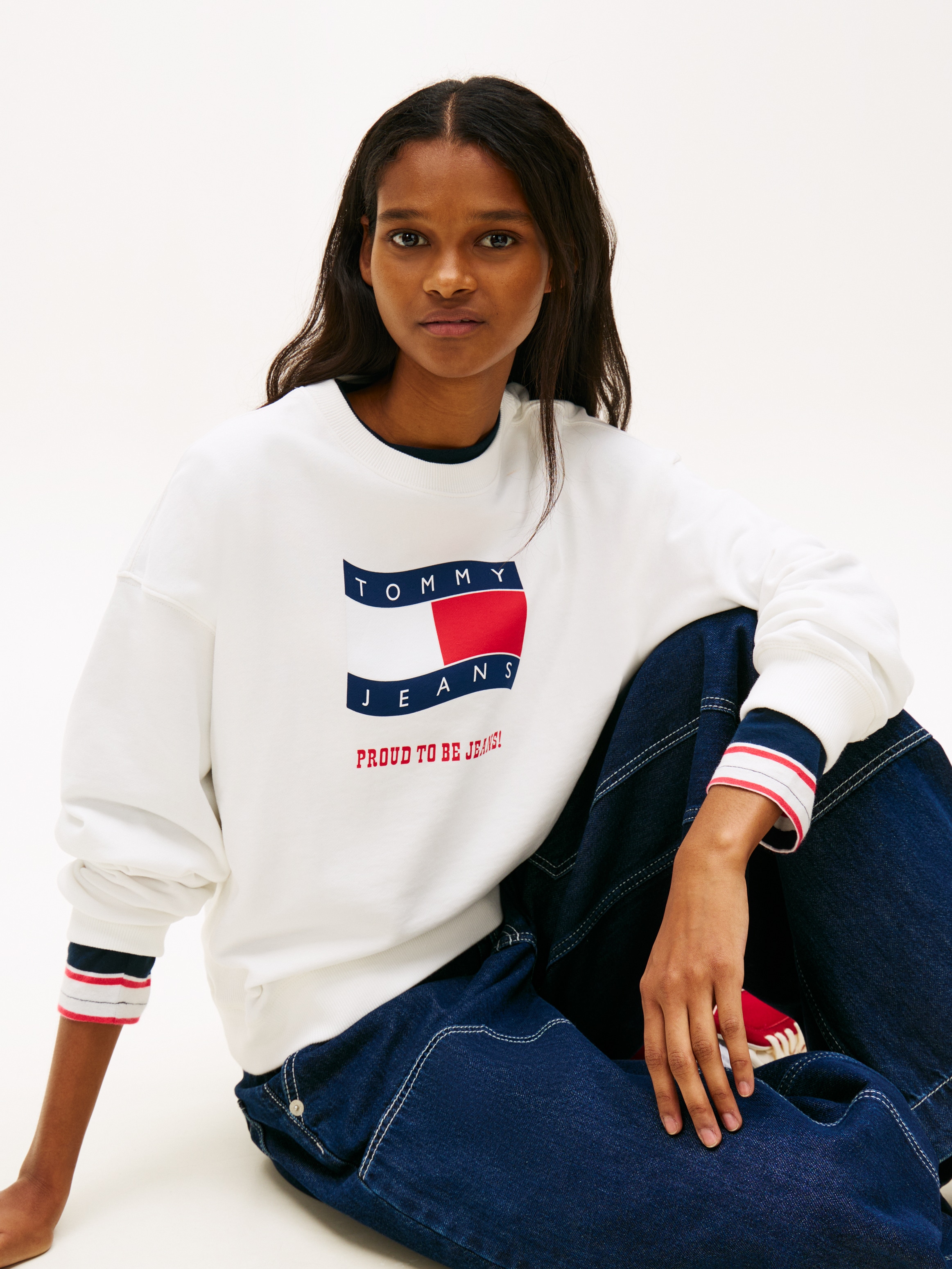 Tommy Jeans Sweatshirt »TJW BXY WAVY FLAG CREW EXT«, Boxy Fit mit Rundhals
