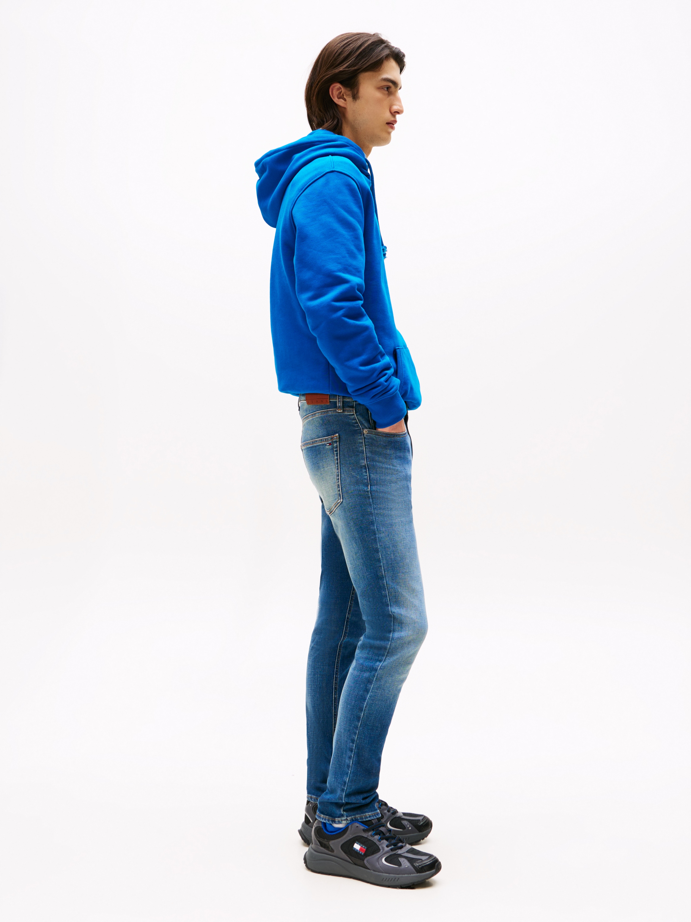 Tommy Jeans Gerade Jeans »Scanton Slim«, Mit Markenlabel aus Leder hinten