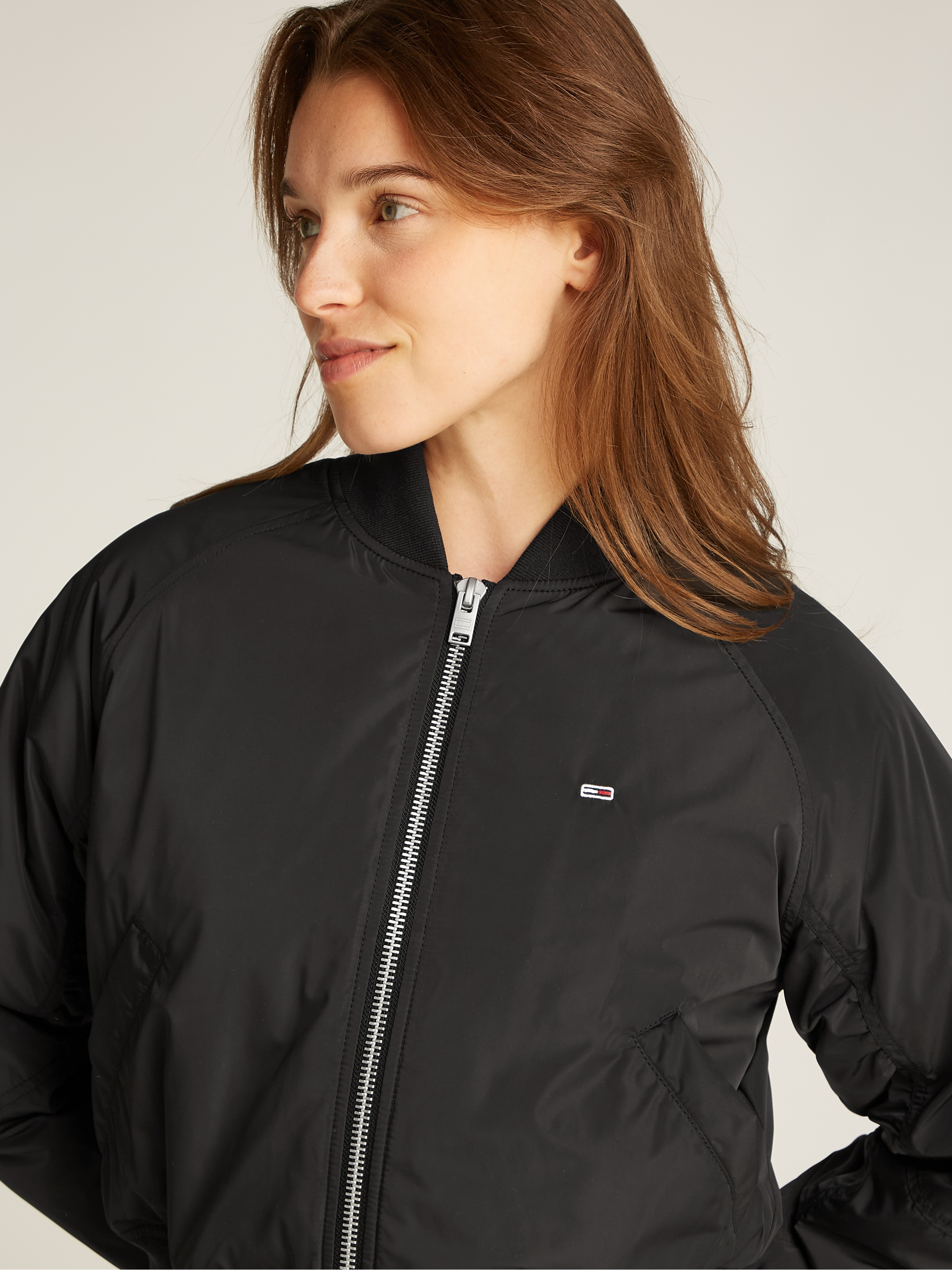 Thumbnail - Tommy Jeans Bomberjacke mit leichter Wattierung, mit Logostickerei