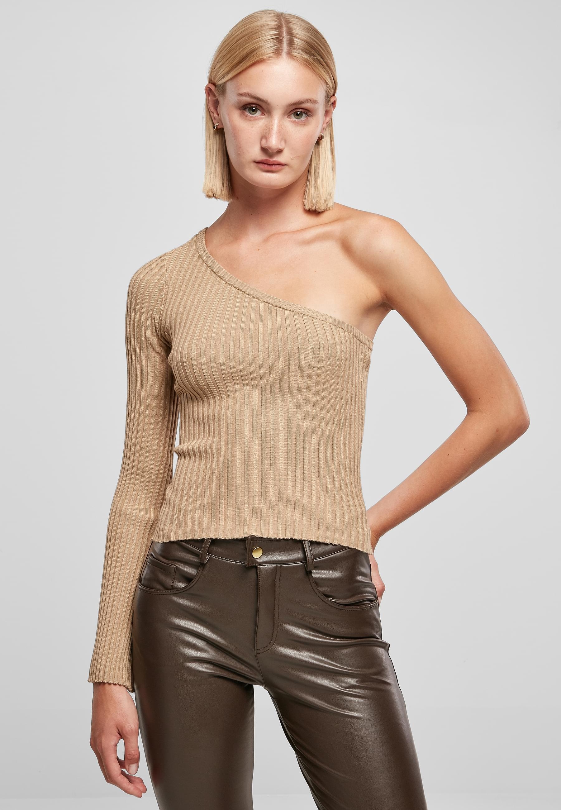 URBAN CLASSICS Rundhalspullover »Urban Classics Damen Ladies Short Rib Knit One Sleeve Sweater«, (1 tlg.)