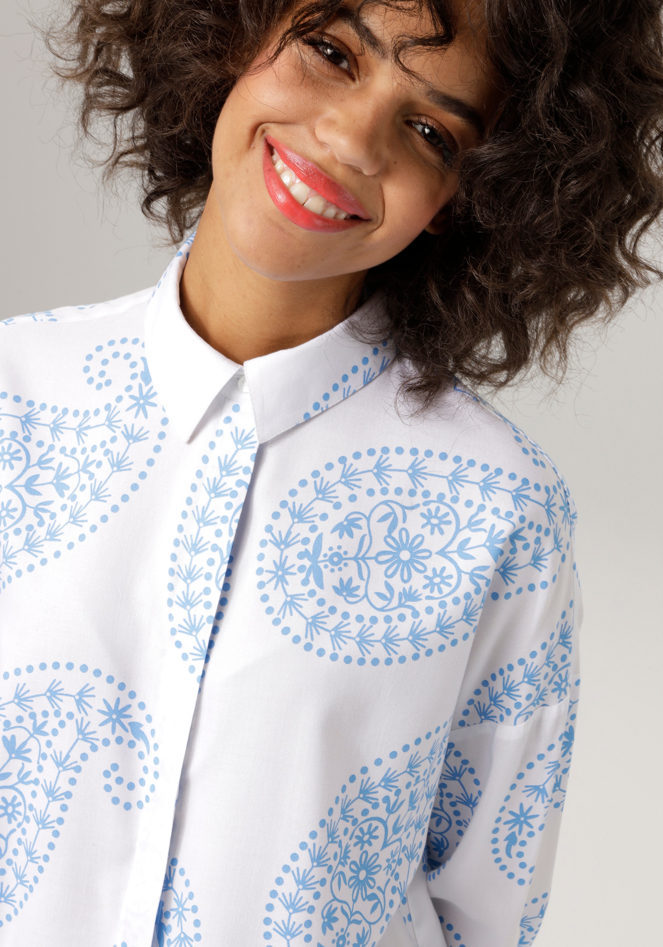 Aniston CASUAL Hemdbluse, mit großflächigem Paisley-Muster