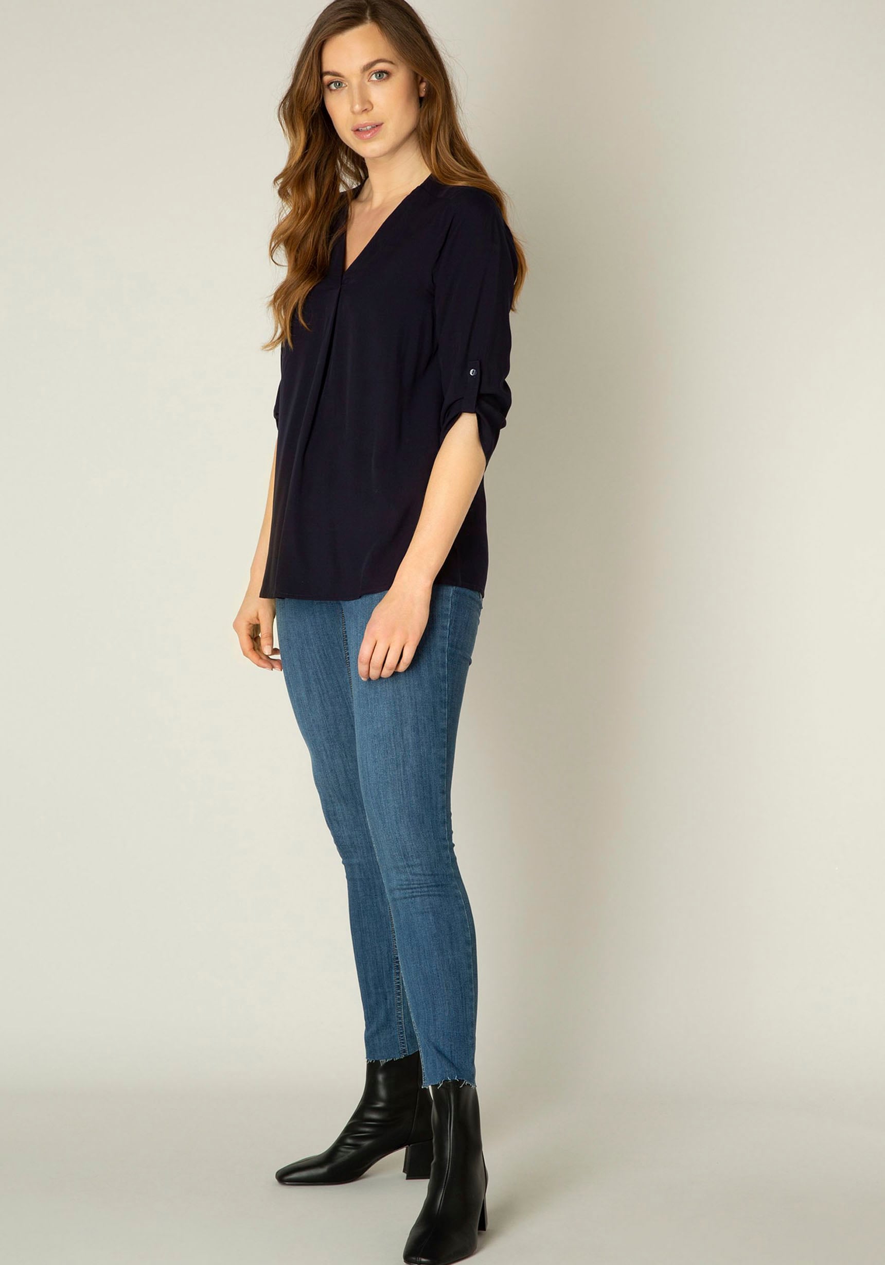 Base Level Shirtbluse, mit V-Ausschnitt