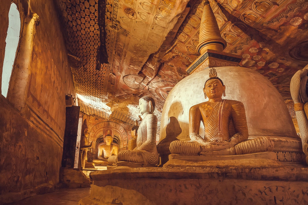 Papermoon Fototapete "Buddah Figuren"