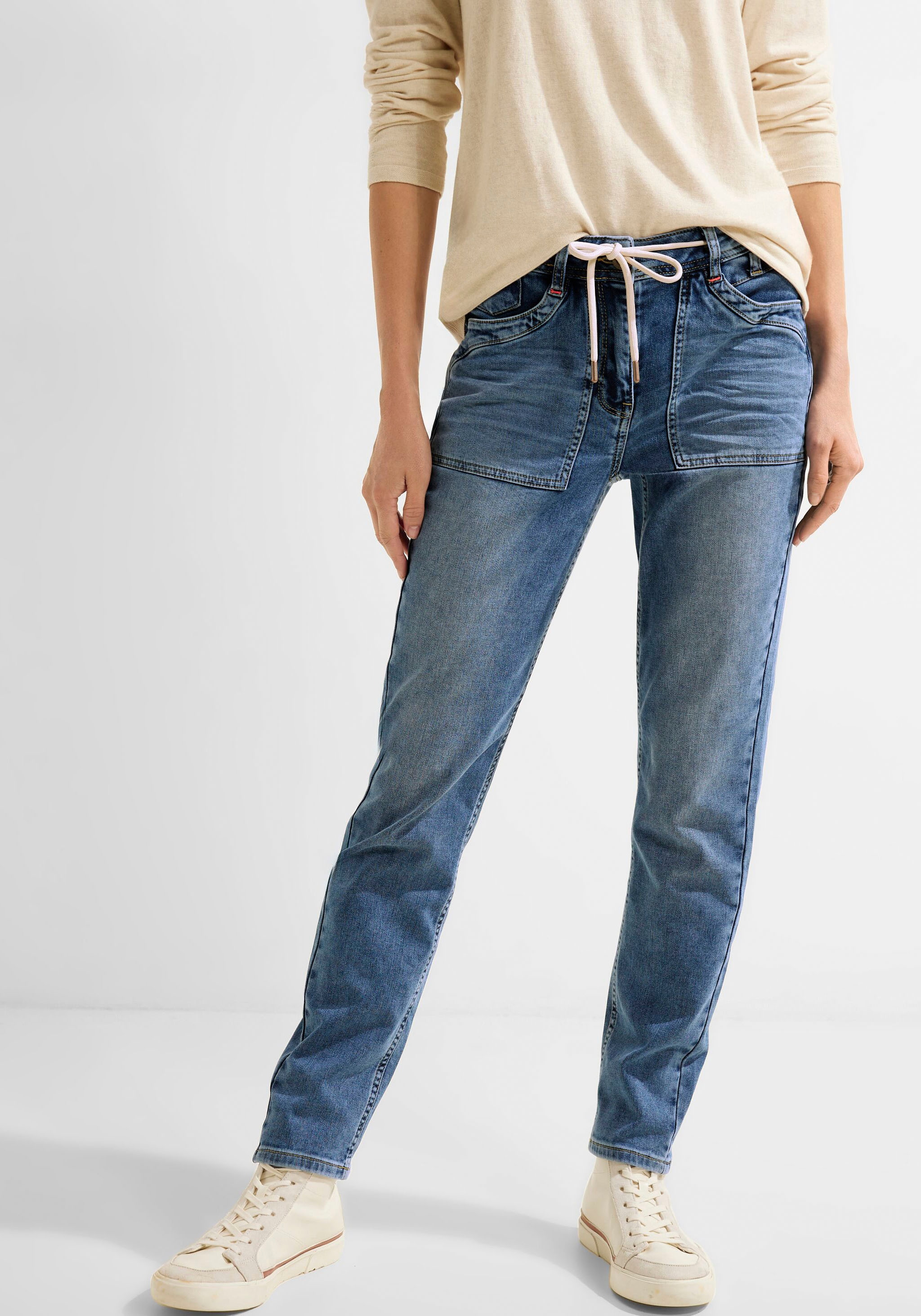 5-Pocket-Jeans, mit Leder-Badge am Bund