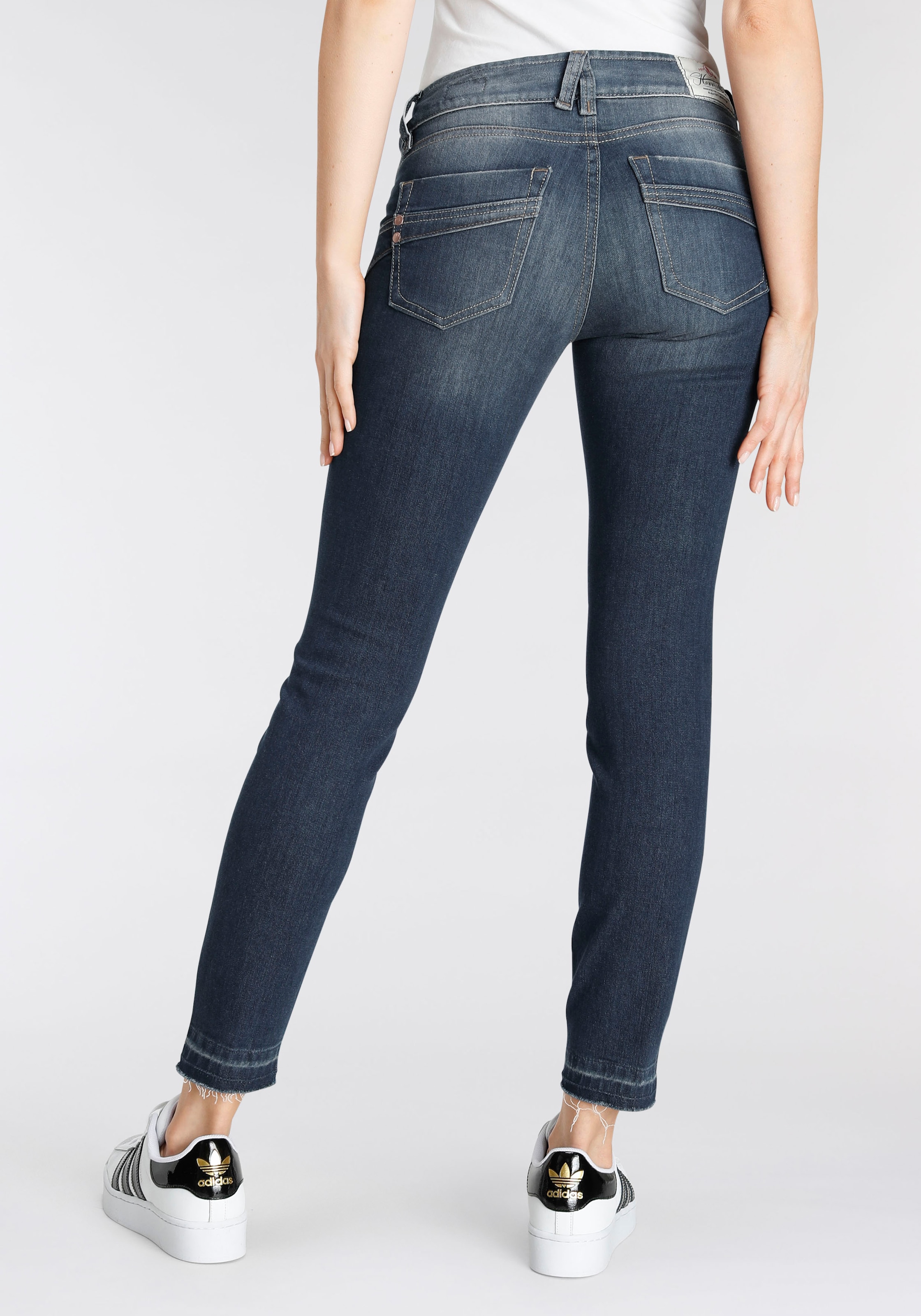 Herrlicher Slim-fit-Jeans »TOUCH«, in 7/8 Länge und ausgefranstem Hosensaum