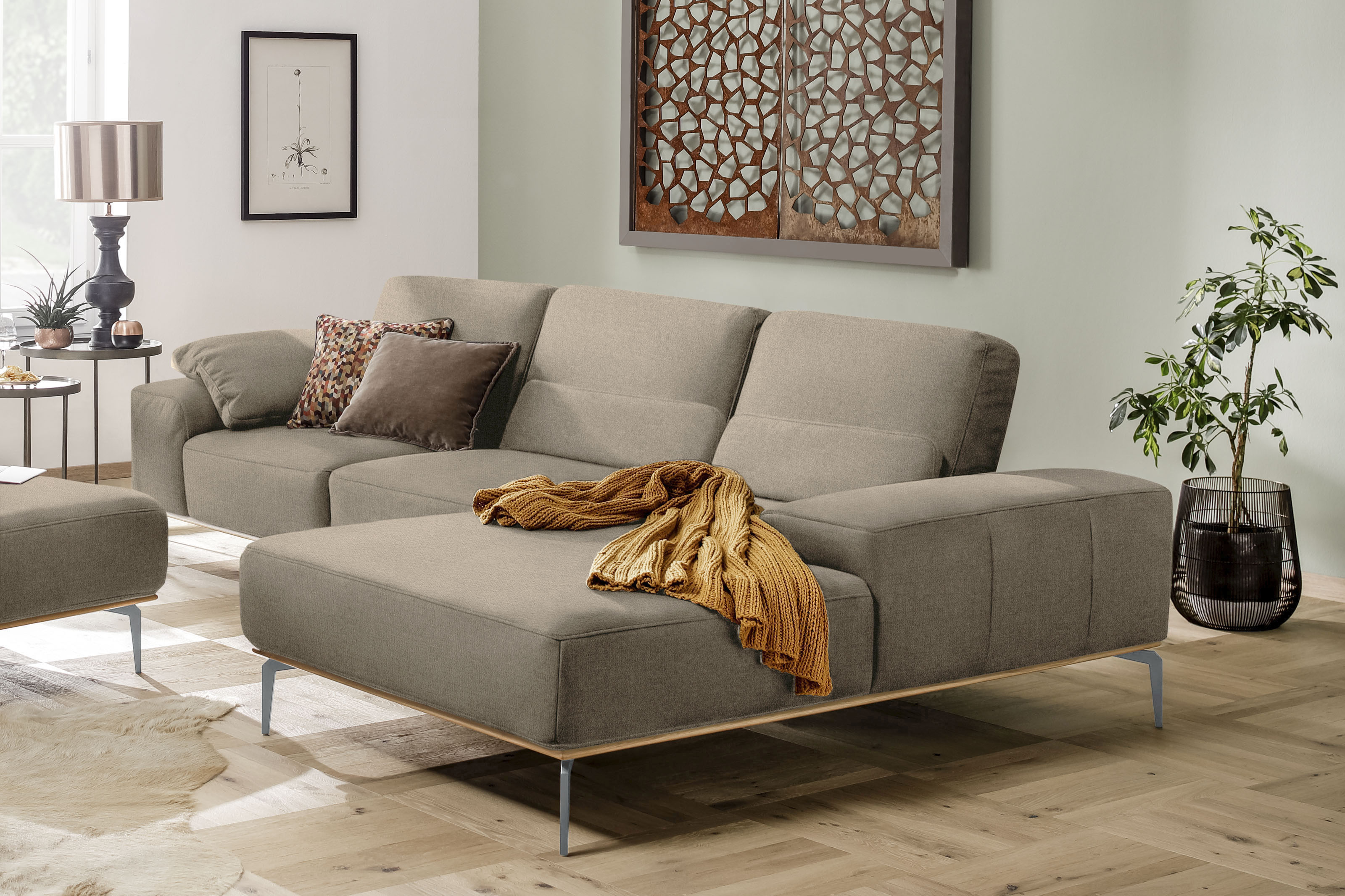 W.SCHILLIG Ecksofa "run, Designsofa mit tollem Sitzkomfort, bequem, L-Form" mit elegantem Holzsockel, Füße in Silber matt, Breite 319 cm