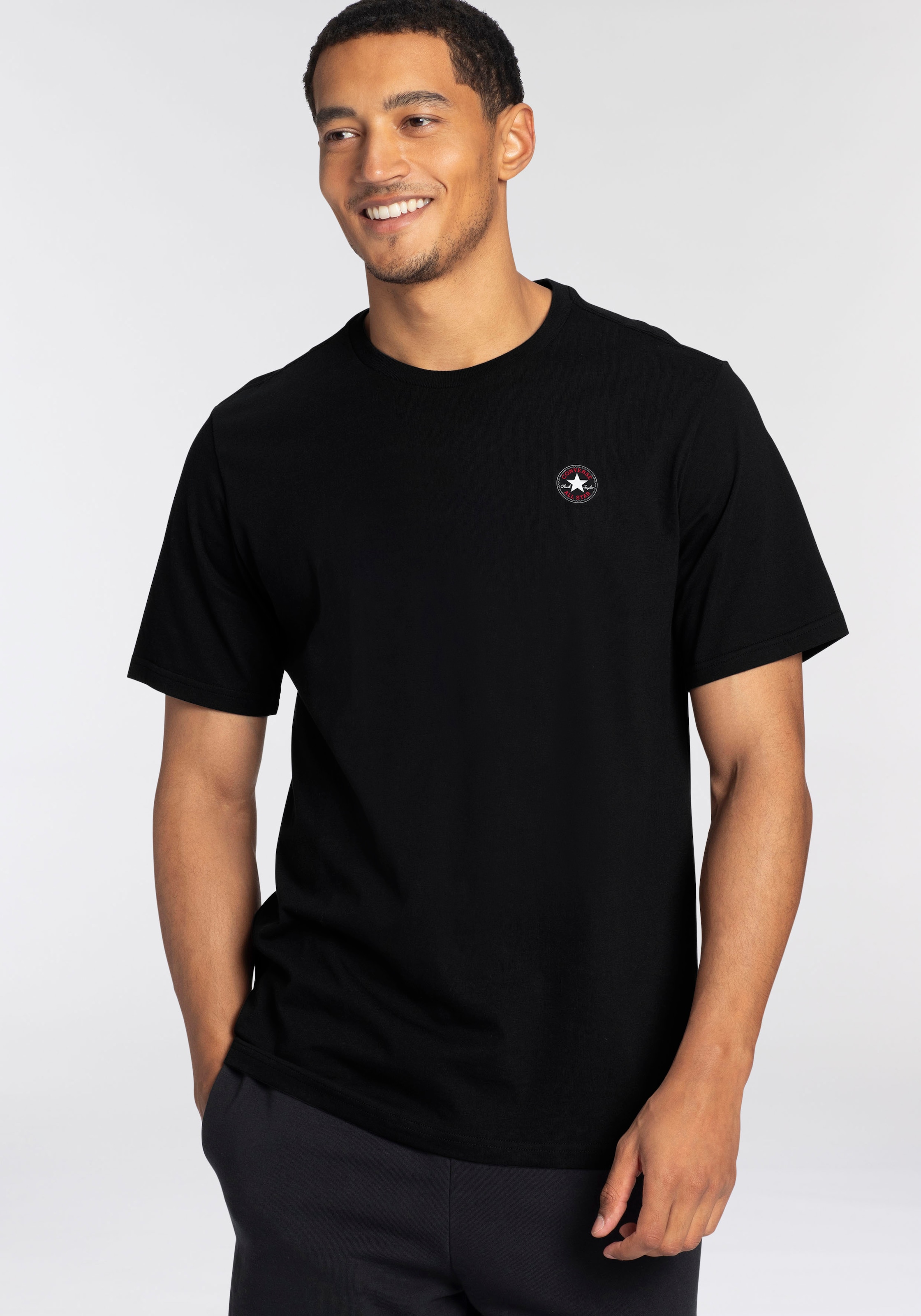 Converse T-Shirt "CORE CHUCK PATCH TEE" Kurzarmdesign, mit Rundhalsausschnitt, ohne Verschluss, aus Baumwolle