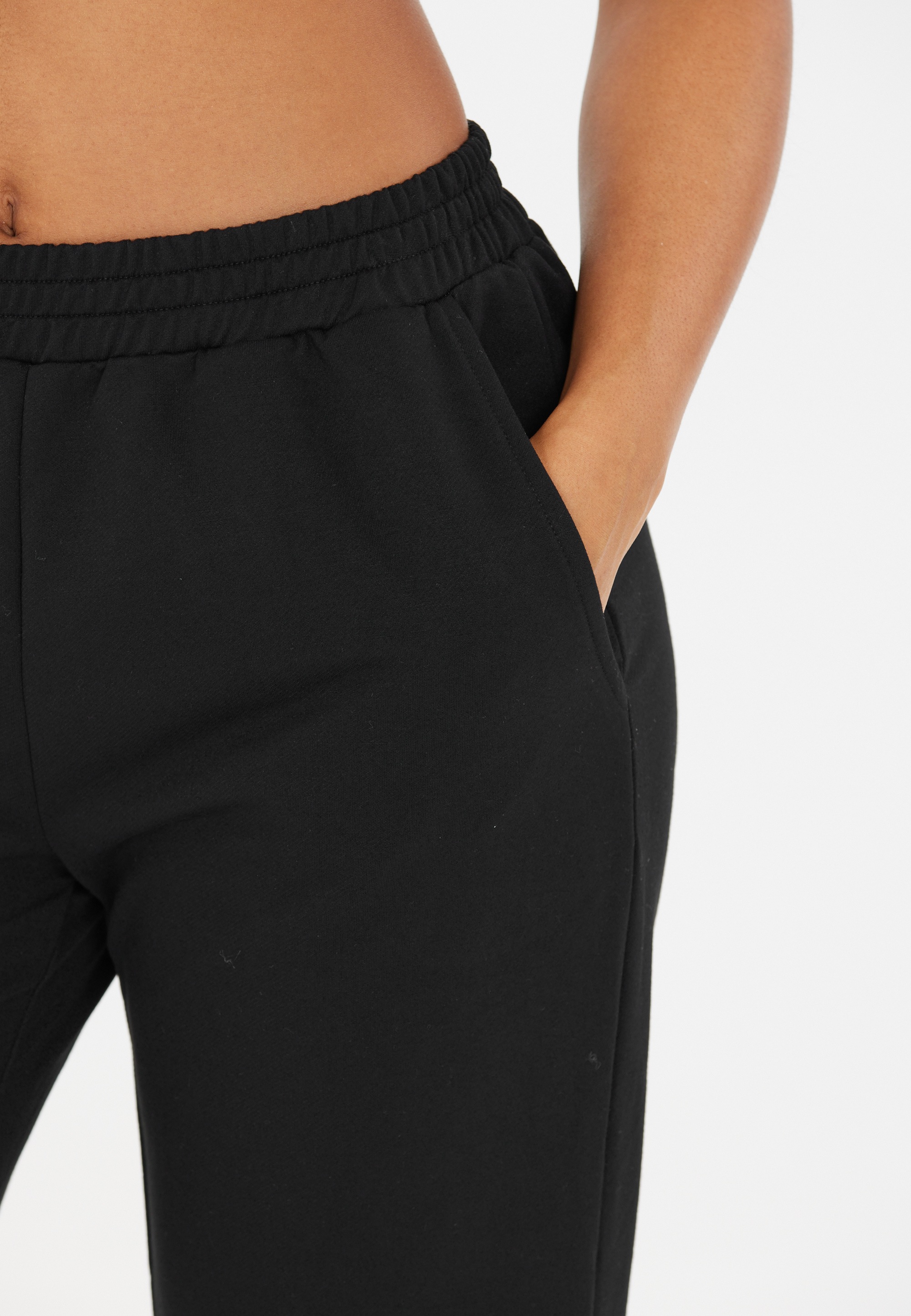 ATHLECIA Sweathose »Diane«, mit 4-Wege-Stretch im zeitlosen Design