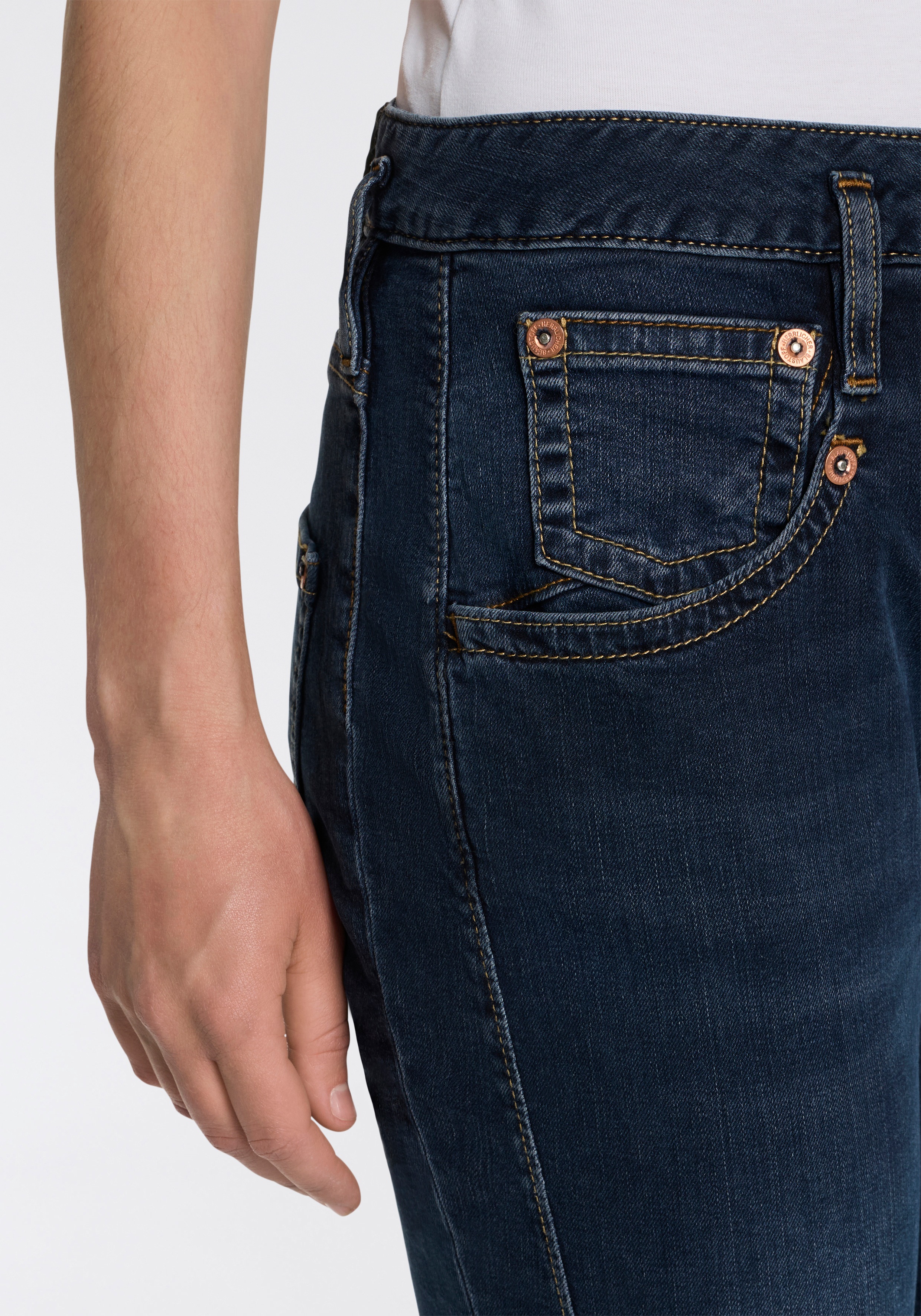 Thumbnail - Herrlicher 7/8-Jeans "Shyra Cropped Denim Stretch" mit halb verdeckter Knopfleiste