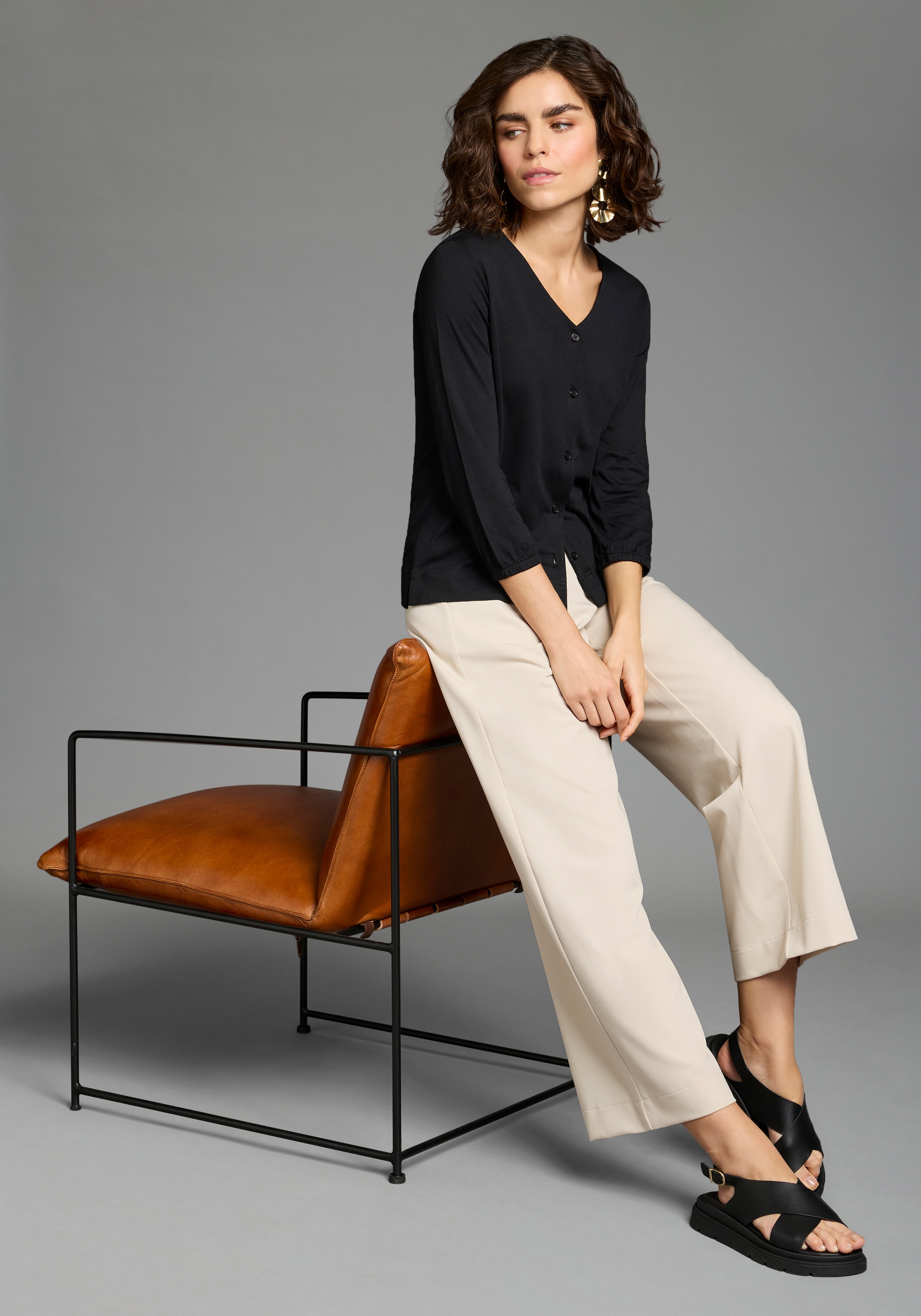 Laura Scott 3/4-Arm-Shirt Basic-Stil, mit V-Ausschnitt und durchgehender Knopfleiste