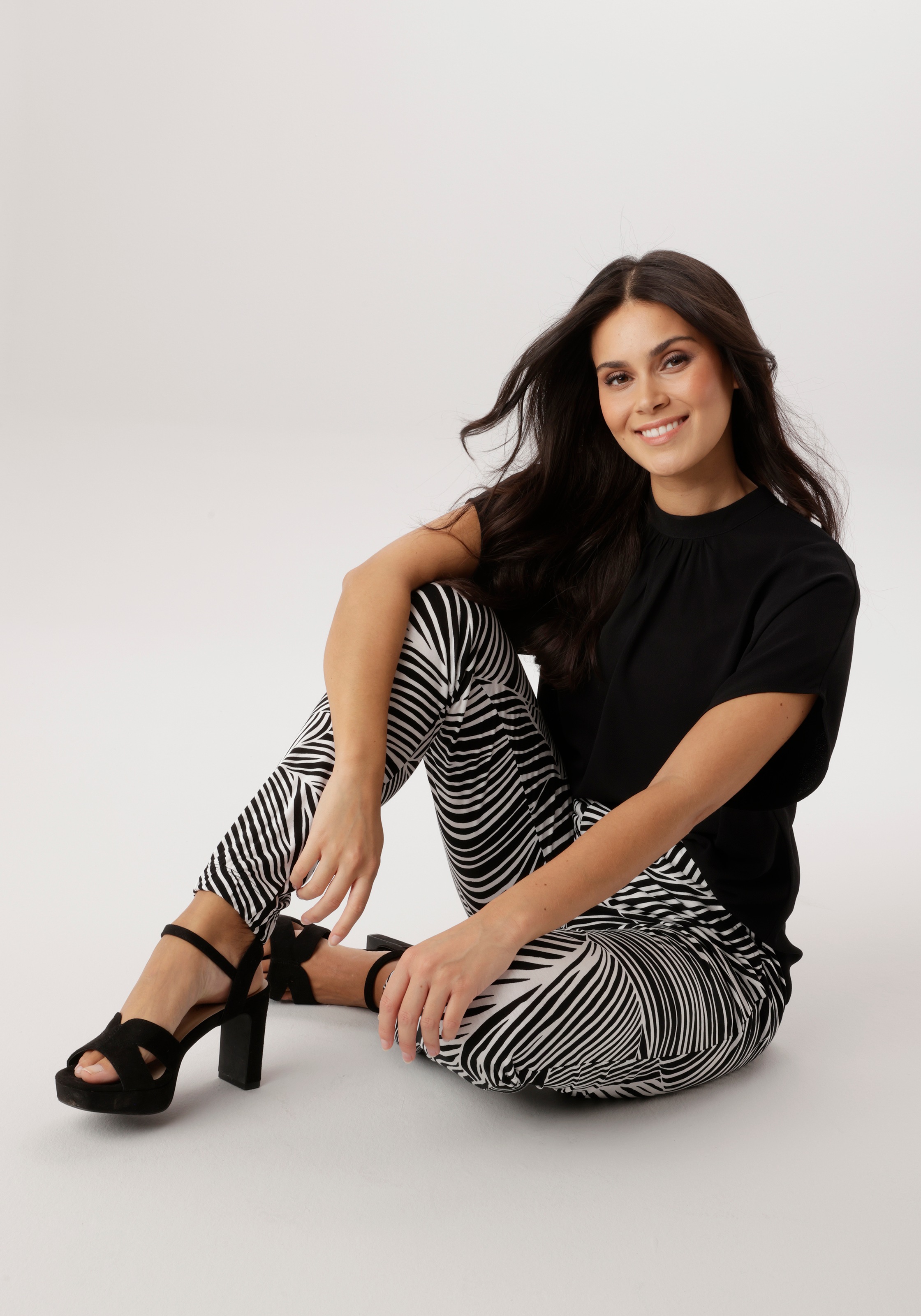 Aniston SELECTED Schlupfhose  mit trendigen Allover-Print - NEUE KOLLEKTION