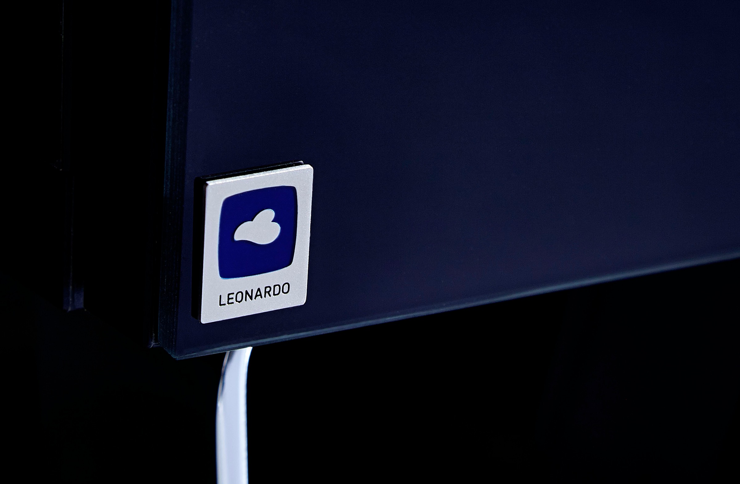 LEONARDO Lowboard »CUBE«, mit Sockel, mit 2 Türen, 1 Klappe, 1 SK, Breite 189 cm