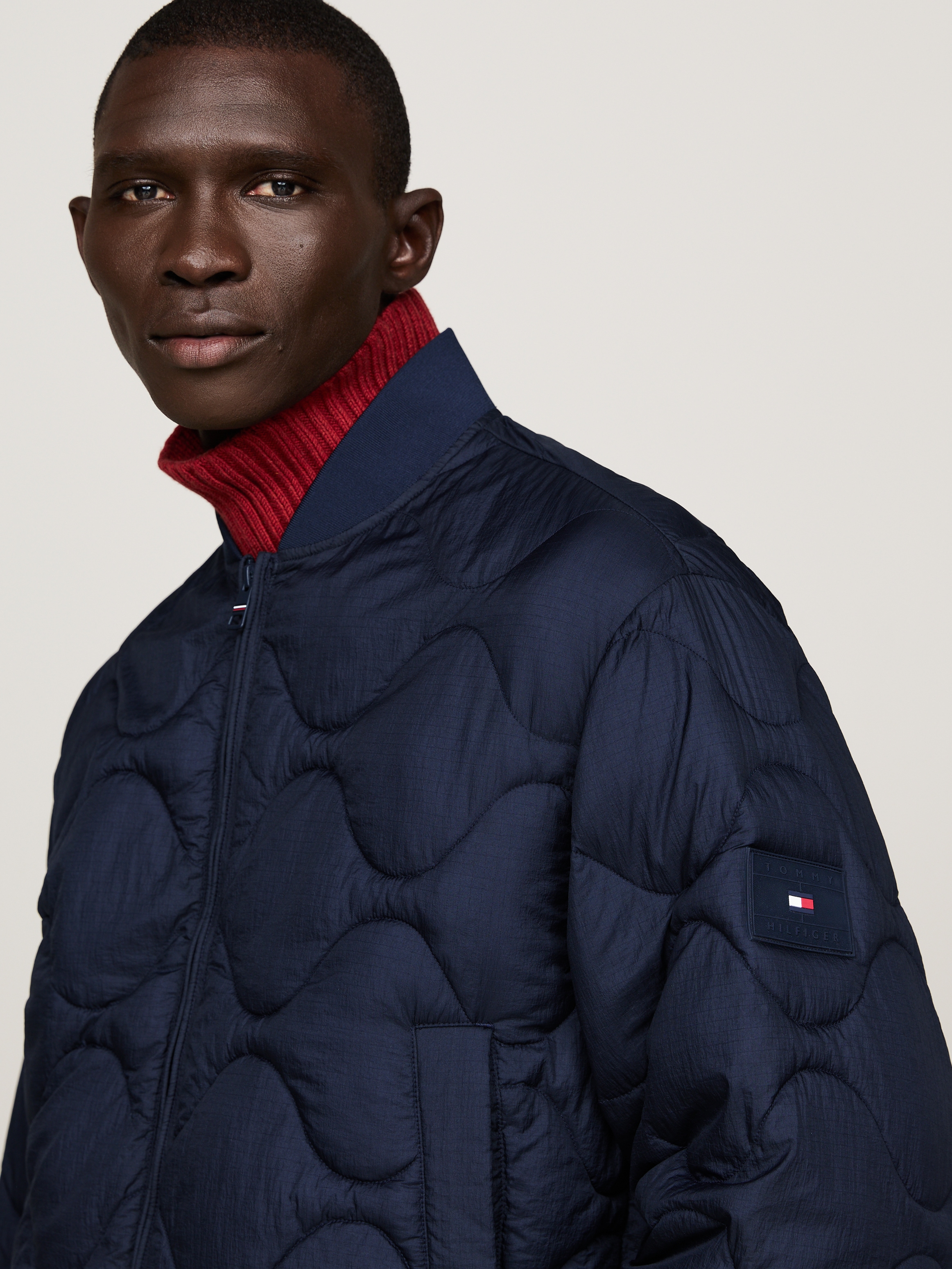 Tommy Hilfiger Steppjacke »ONION QUILTED BOMBER«, ohne Kapuze, mit Stehkragen, modische Steppung