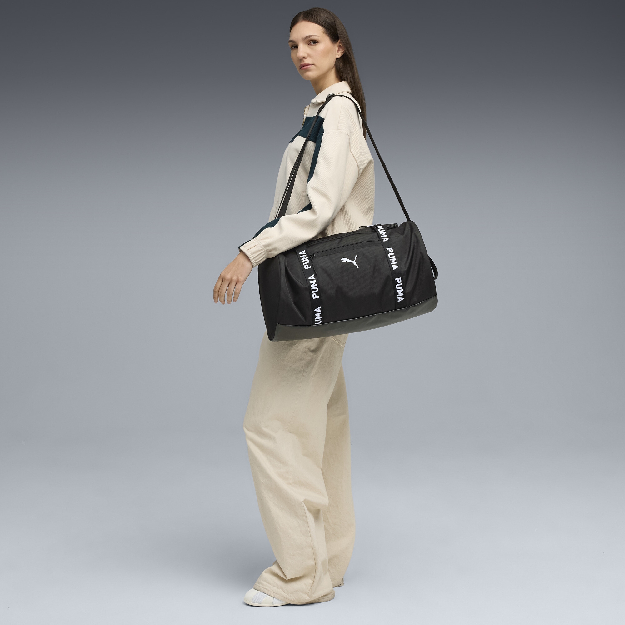 PUMA Schultertasche »Essentials Training 28,5 l Schultertasche Damen«