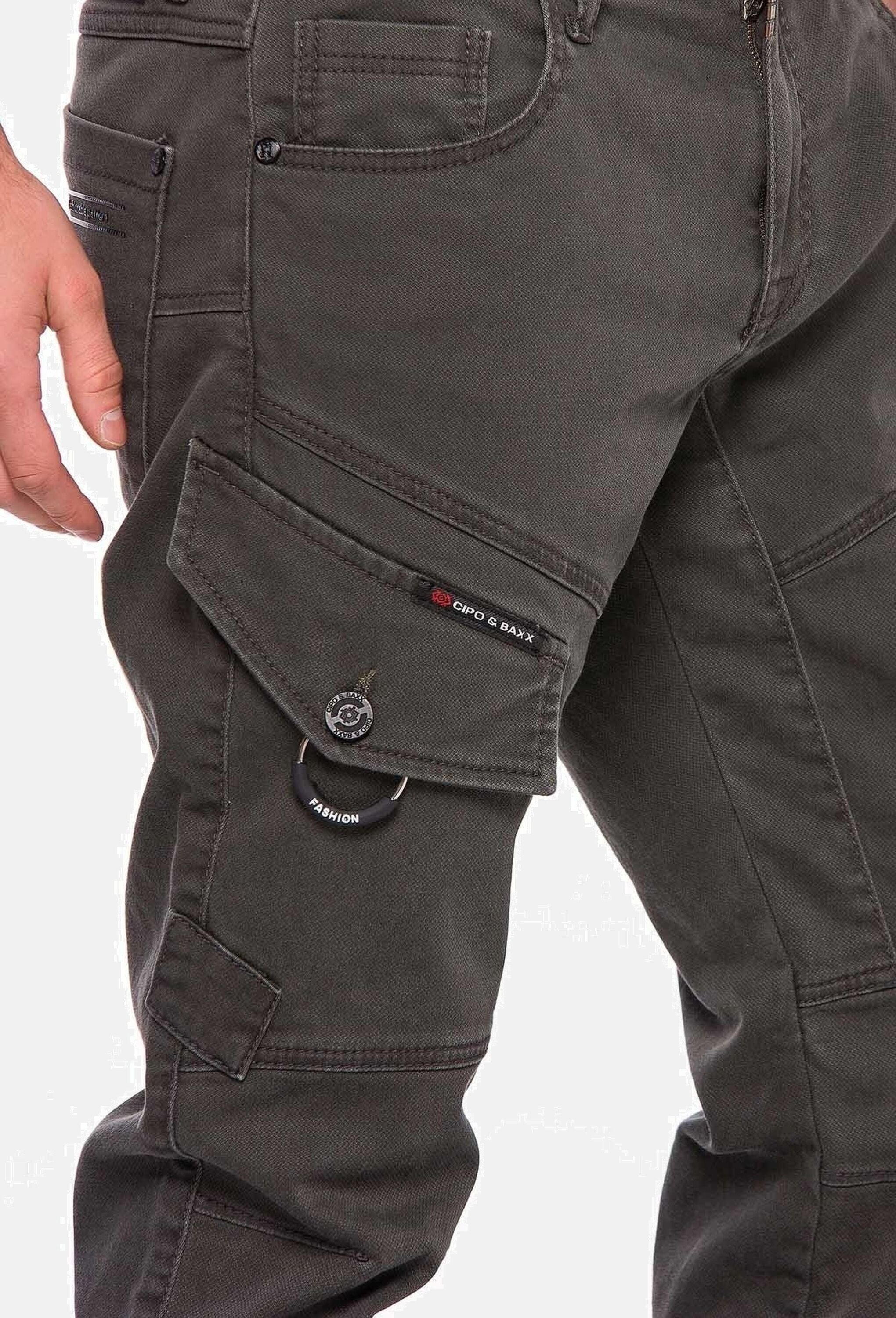 Cipo & Baxx Cargojeans »Cipo & Baxx Jeans« mit schrägen Cargotaschen, CD566