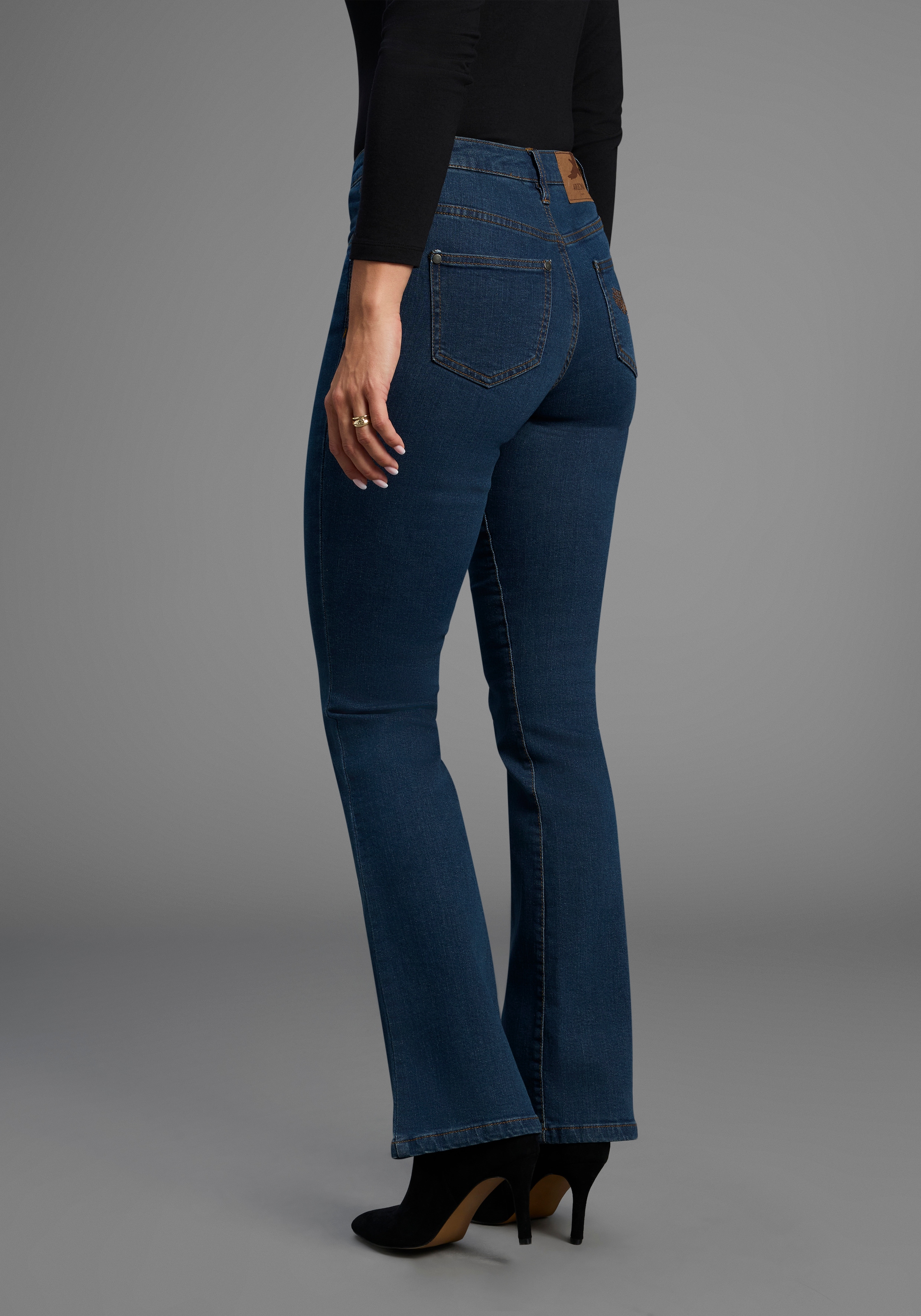 Arizona Bootcut-Jeans »Comfort-Fit«, ausgestellte Beinform, mit Eingrifftaschen, High-Waist