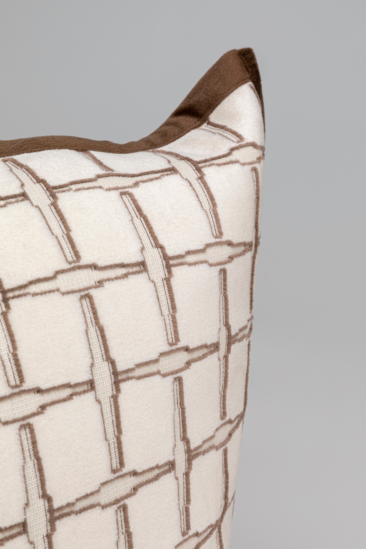 Kare Design Dekokissen »Chain, Kissenhülle mit Füllung, 45x45 cm« stützt Kopf und Nacken angenehm und sorgt für erholsamen Schlaf