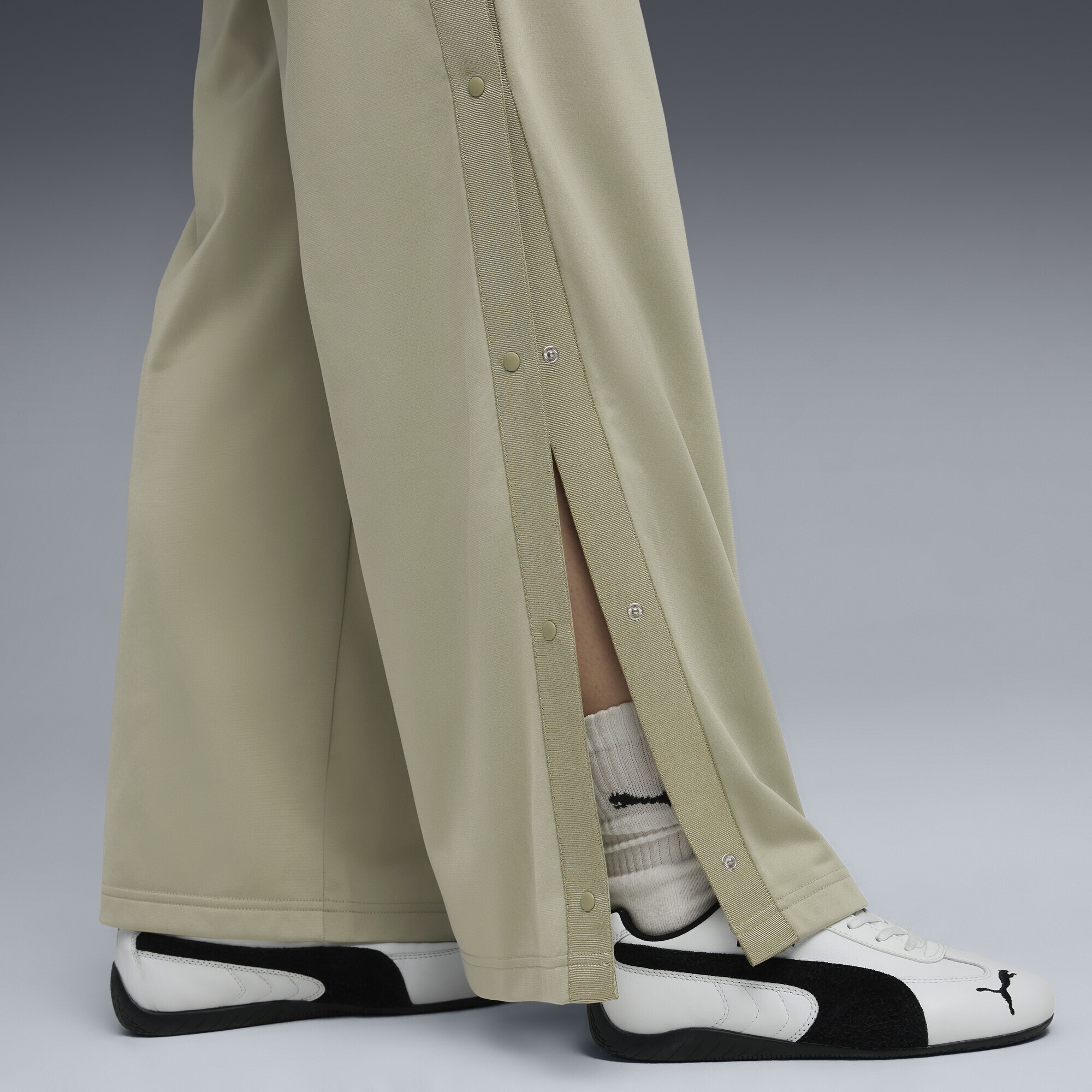 PUMA Sporthose »WARDROBE Essentials Low Rise Popper Hose Damen«