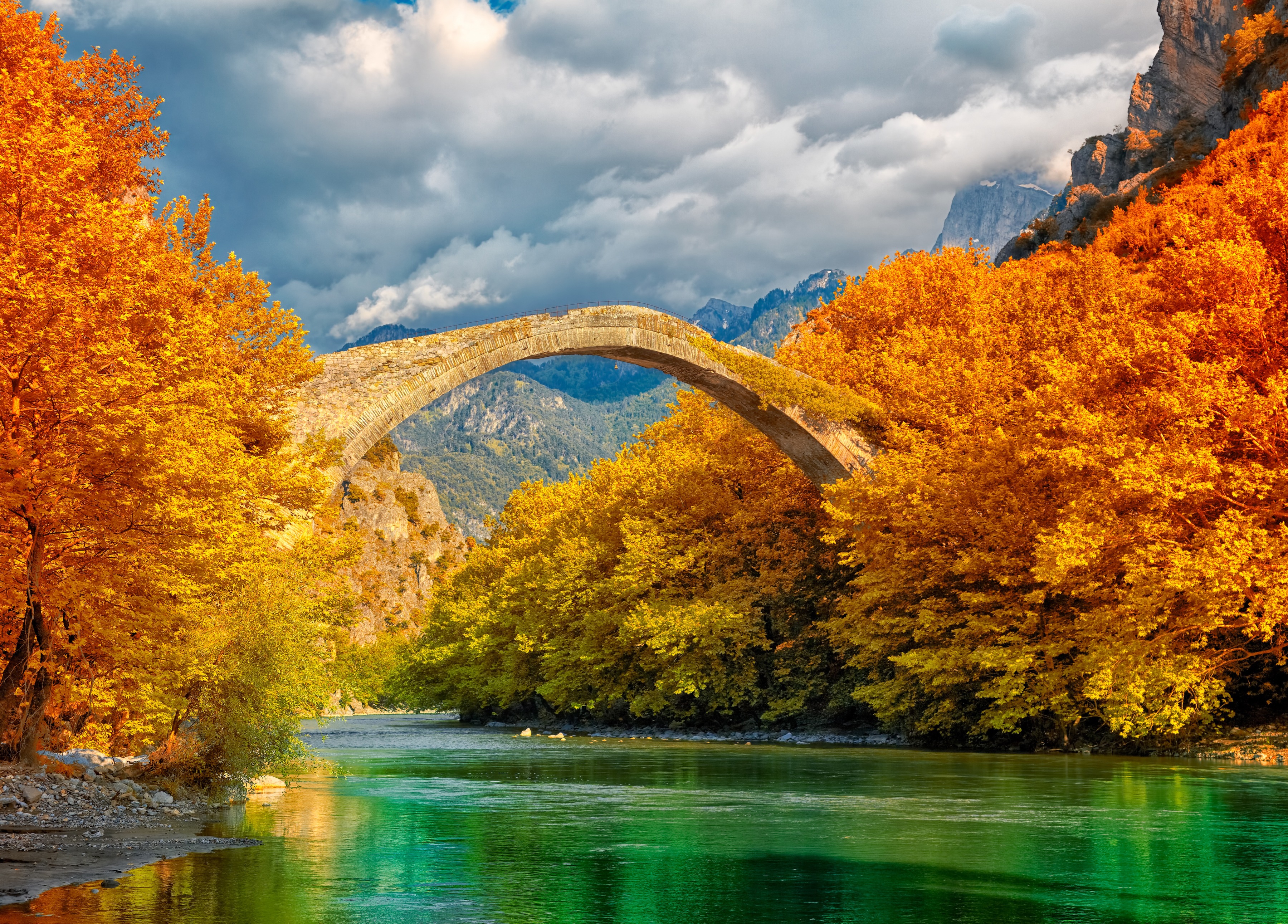 Papermoon Fototapete "Konitsa Bridge Aoos River" glatt