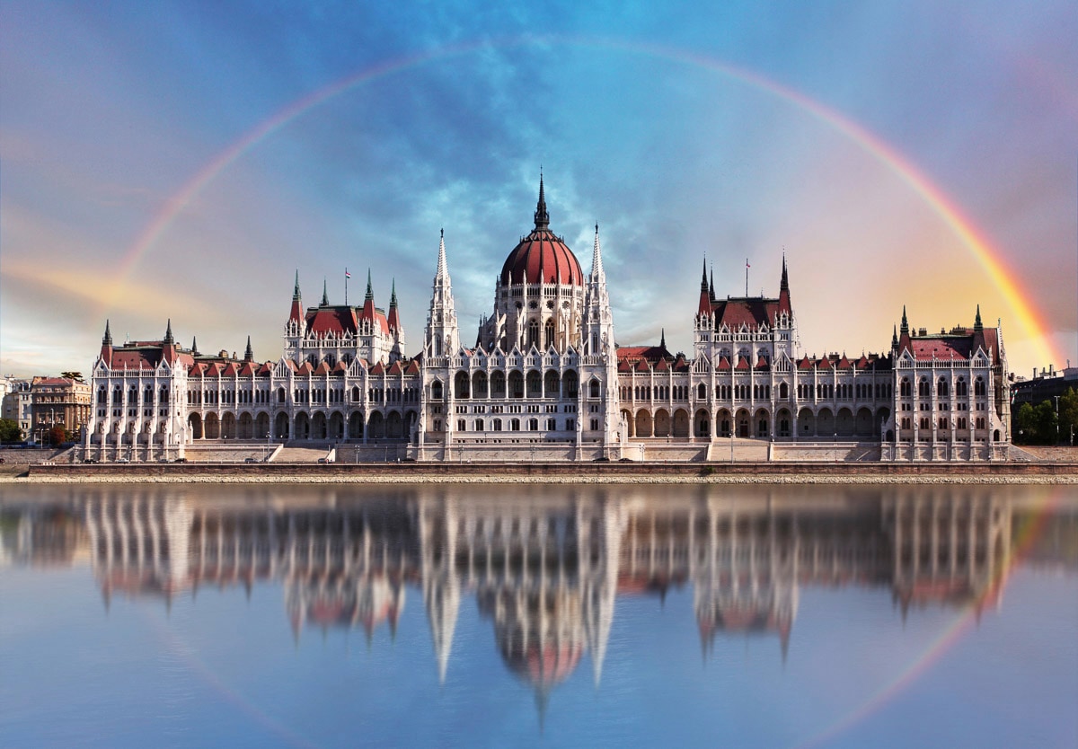 Fototapete »Kathedrale mit Regenbogen«