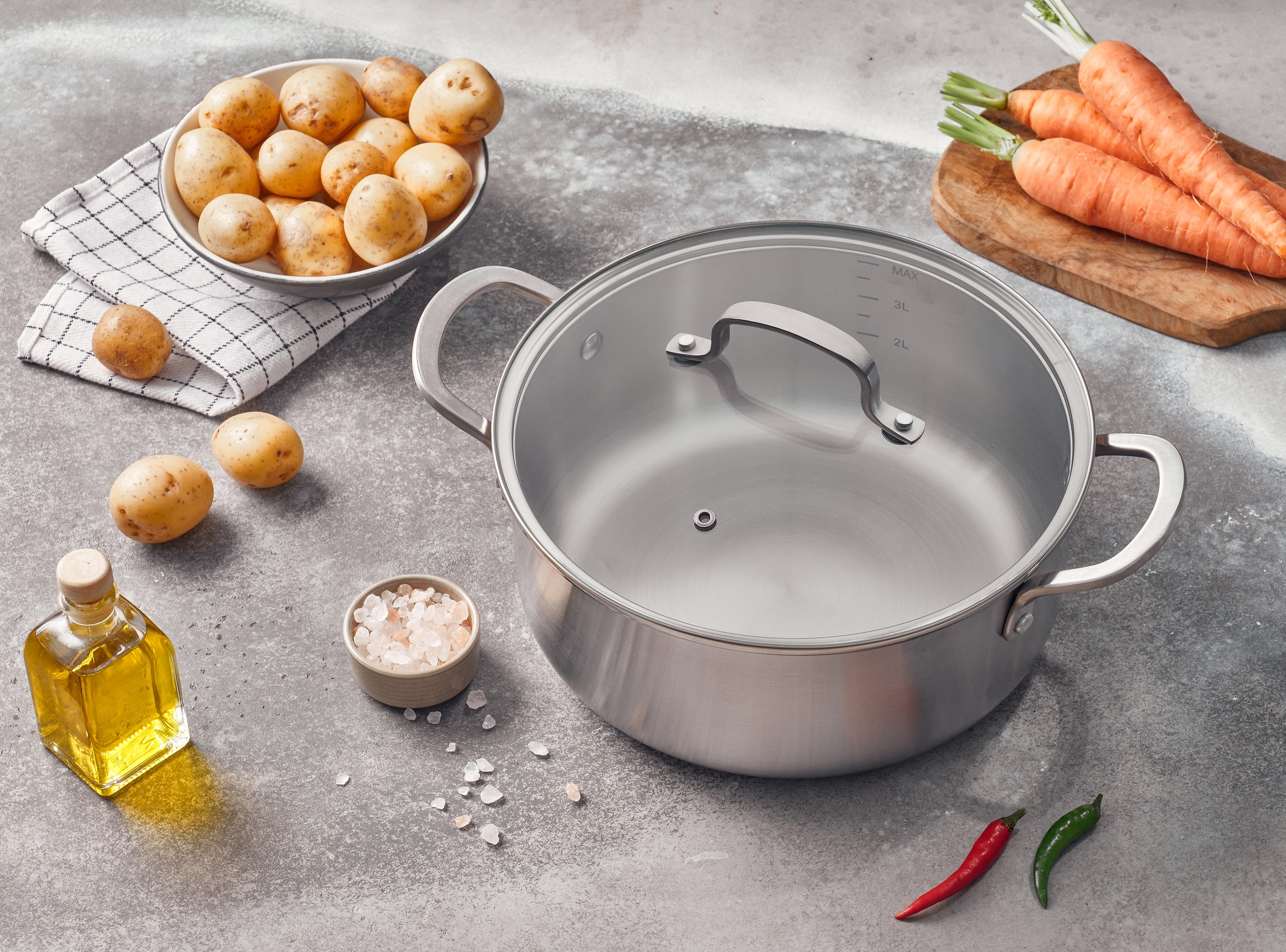 RESTO Kitchenware Kochtopf »CORVUS mit Glasdeckel, TRI-PLY- Aufbau – 3-lagige Konstruktion« 1 tlg. Aluminium | Edelstahl 18/10